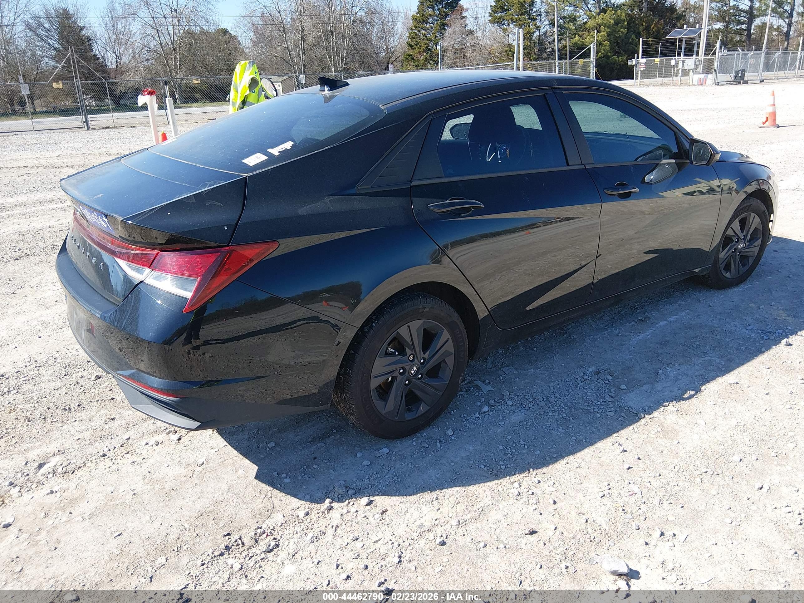 HYUNDAI ELANTRA image 4