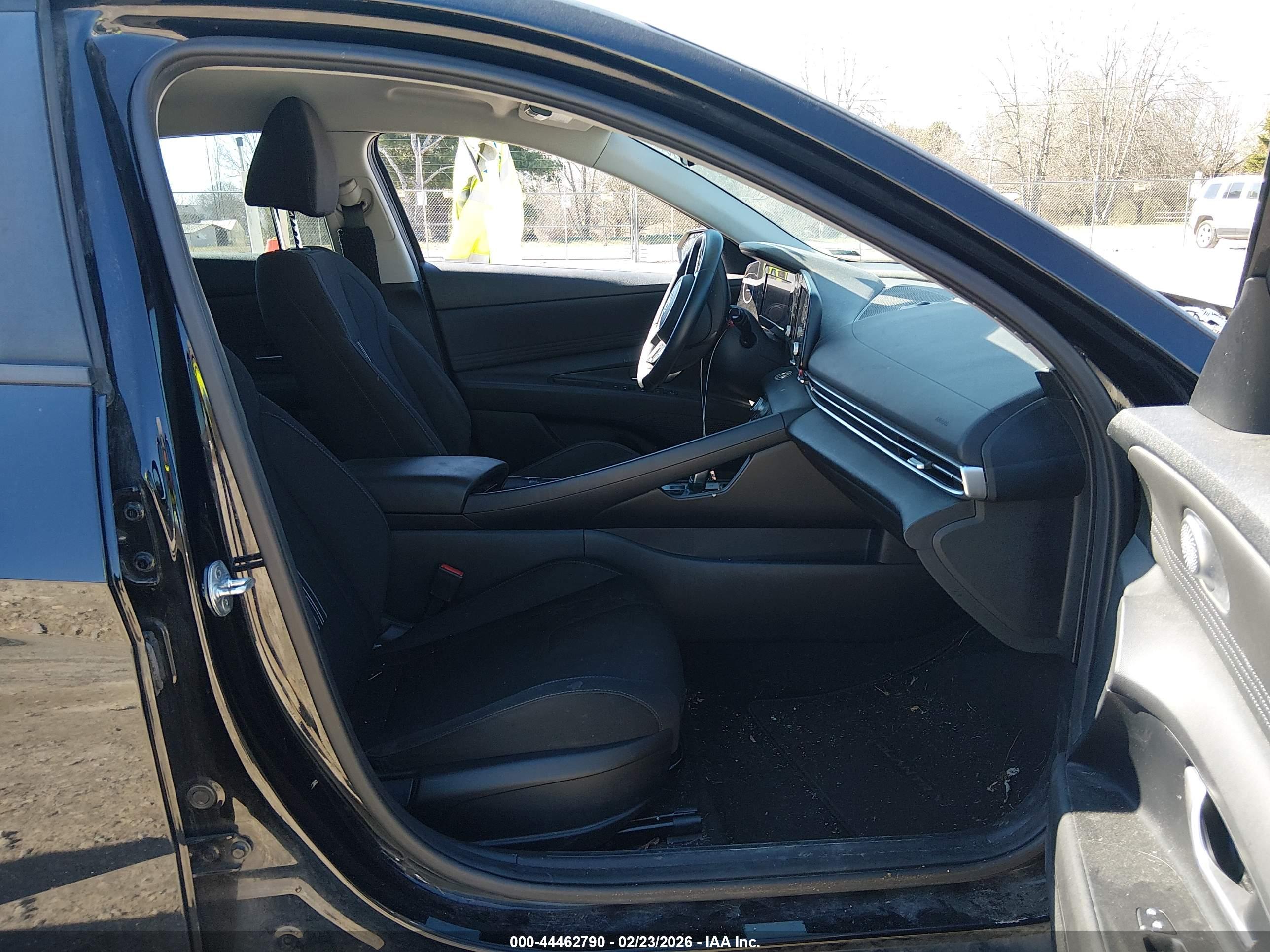 HYUNDAI ELANTRA image 5