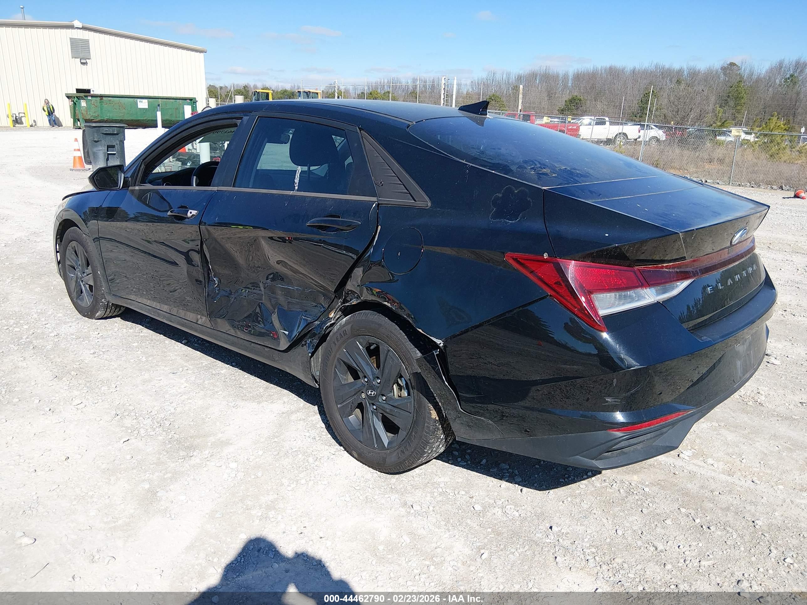 HYUNDAI ELANTRA image 6