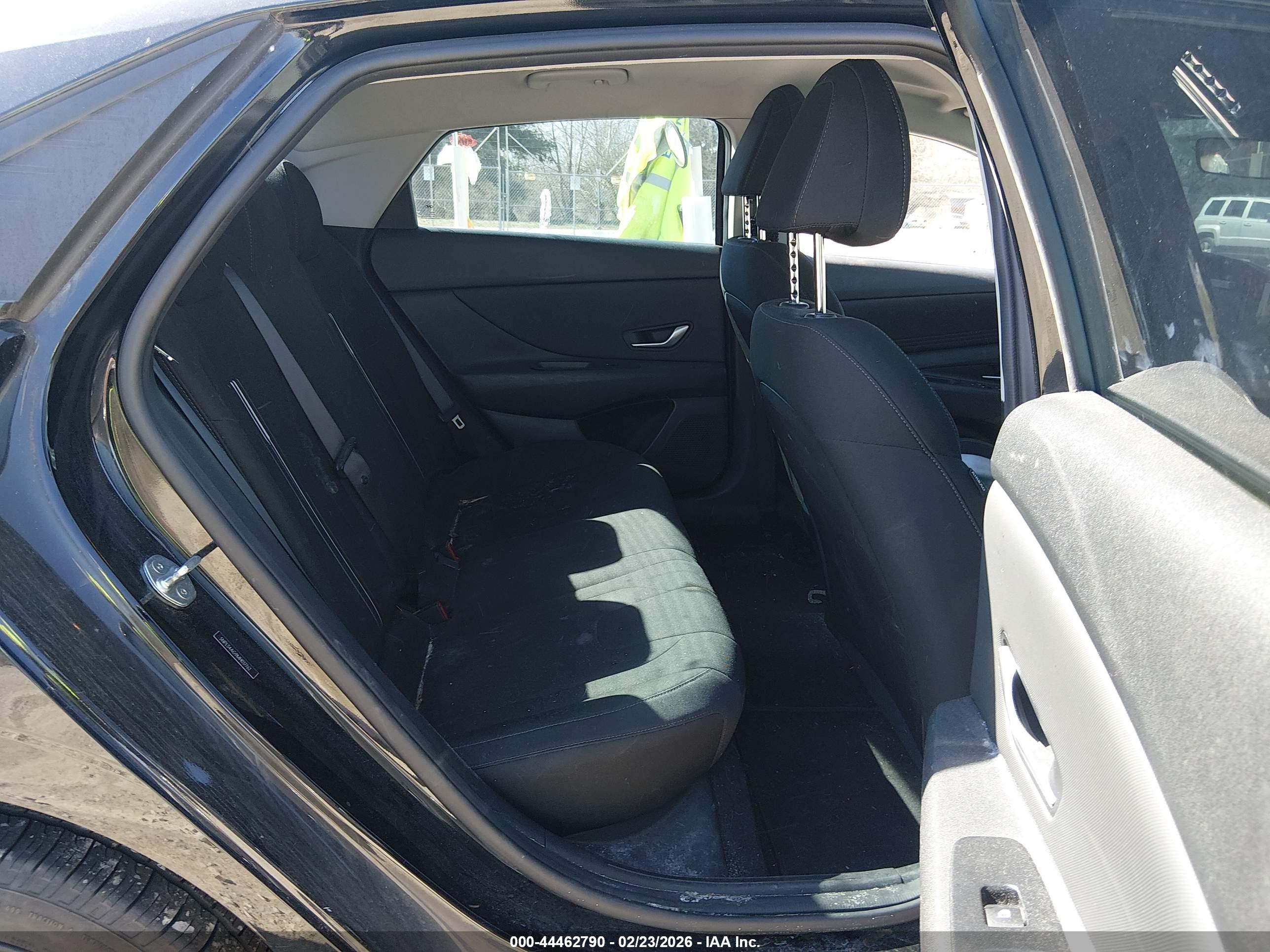 HYUNDAI ELANTRA image 8