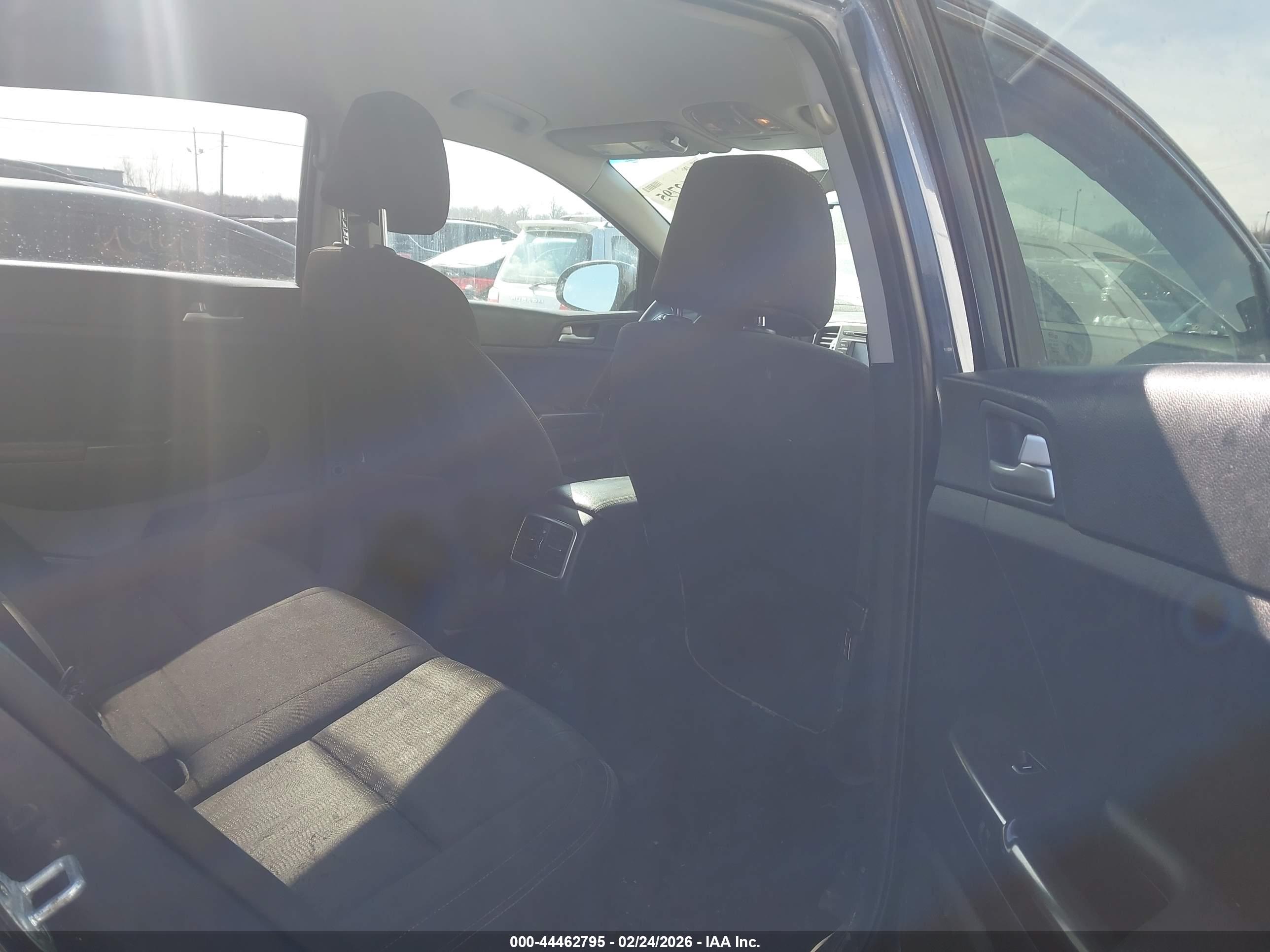 KIA SPORTAGE image 8