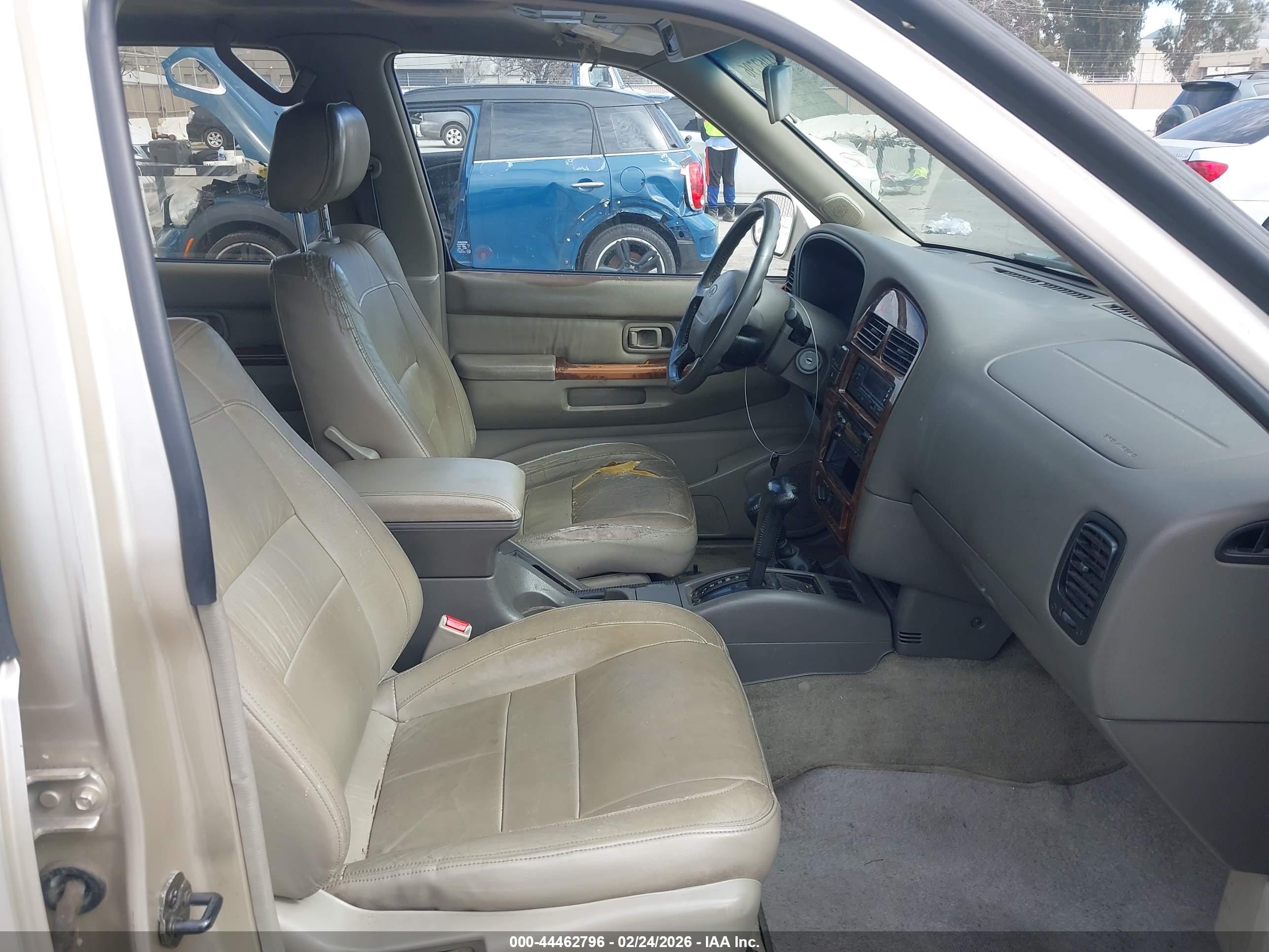 INFINITI QX4 image 5