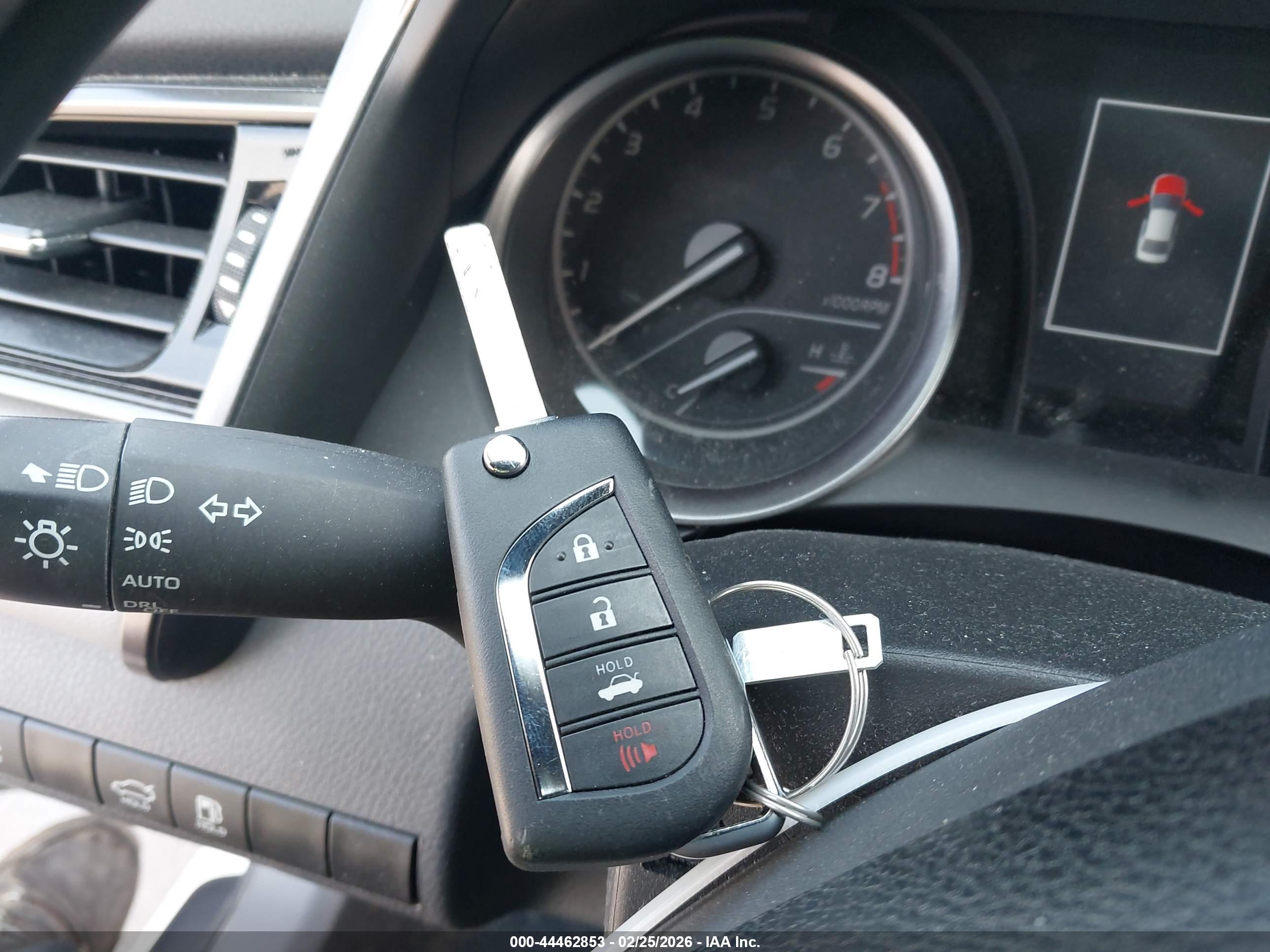 TOYOTA CAMRY image 11