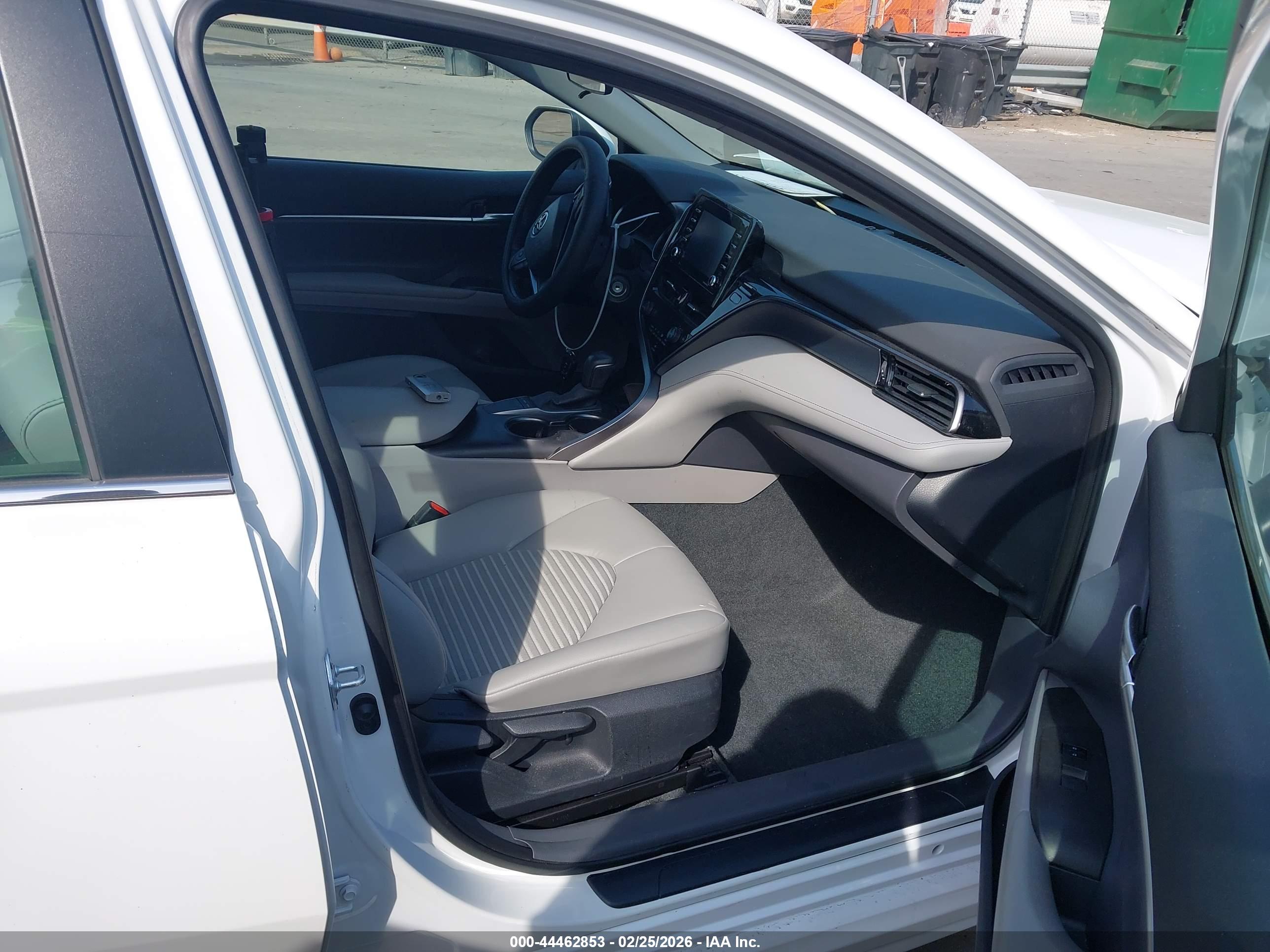 TOYOTA CAMRY image 5