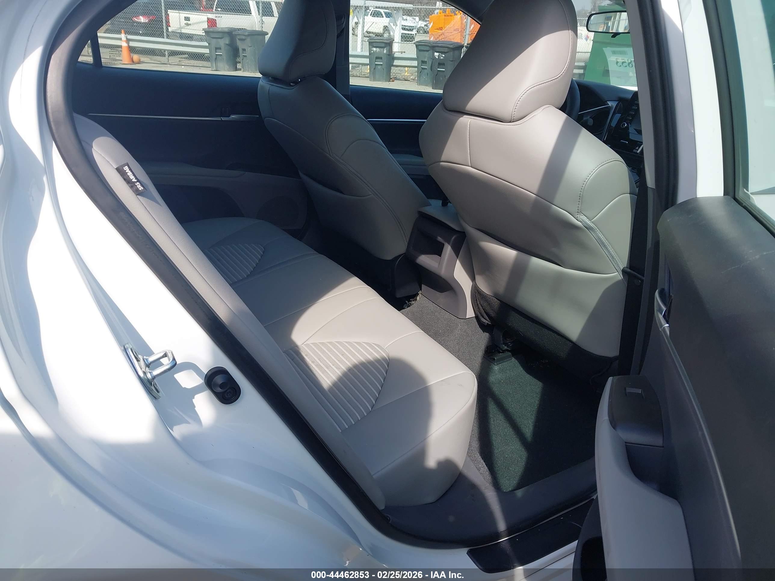 TOYOTA CAMRY image 8