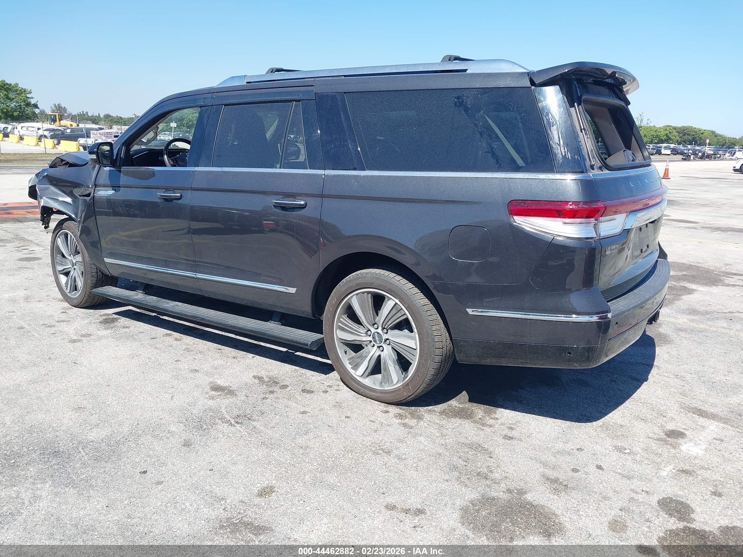 LINCOLN NAVIGATOR image 3