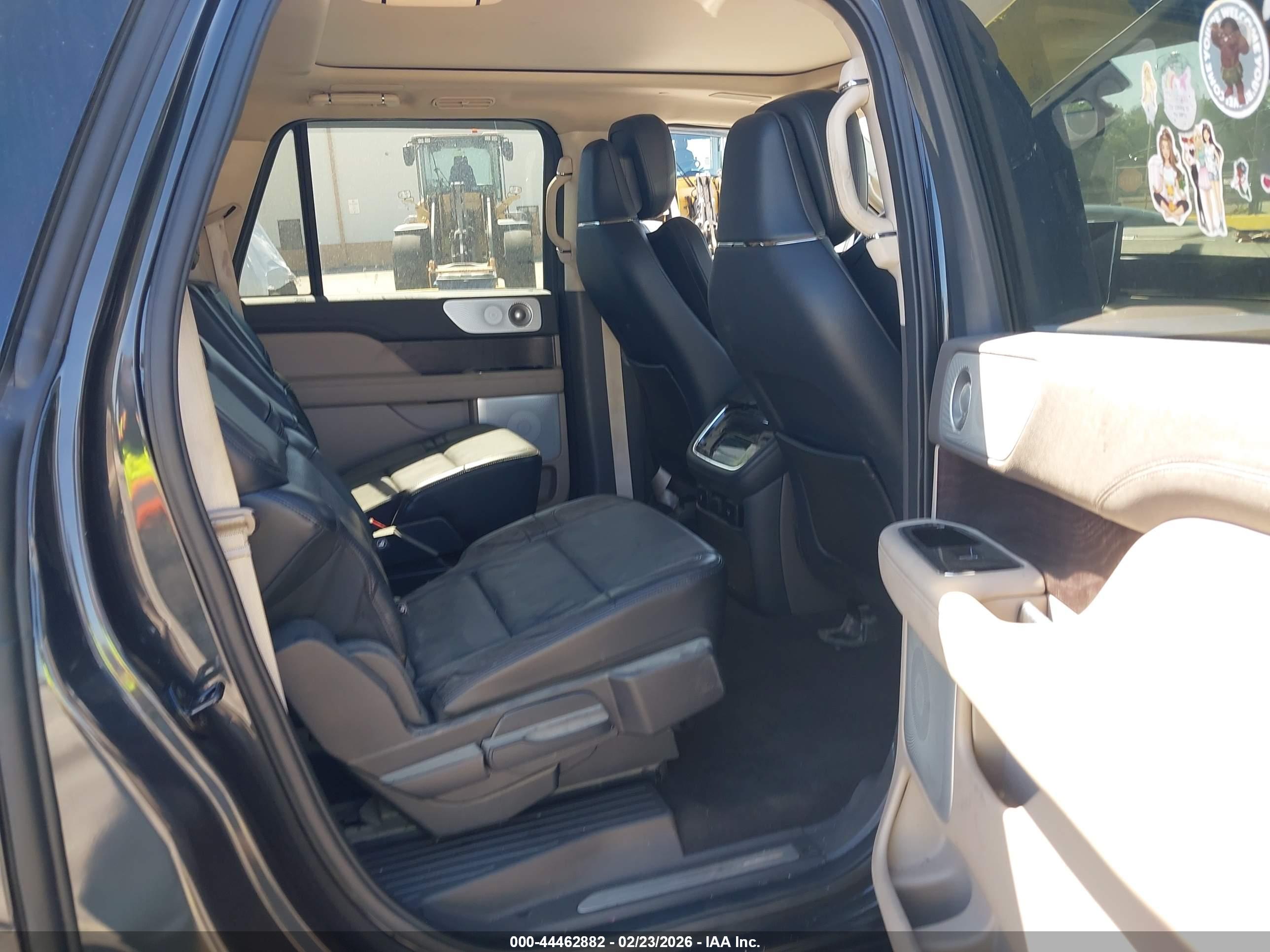 LINCOLN NAVIGATOR image 8