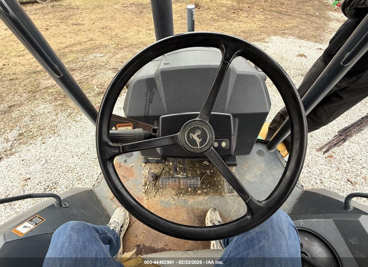 JOHN DEERE image 5