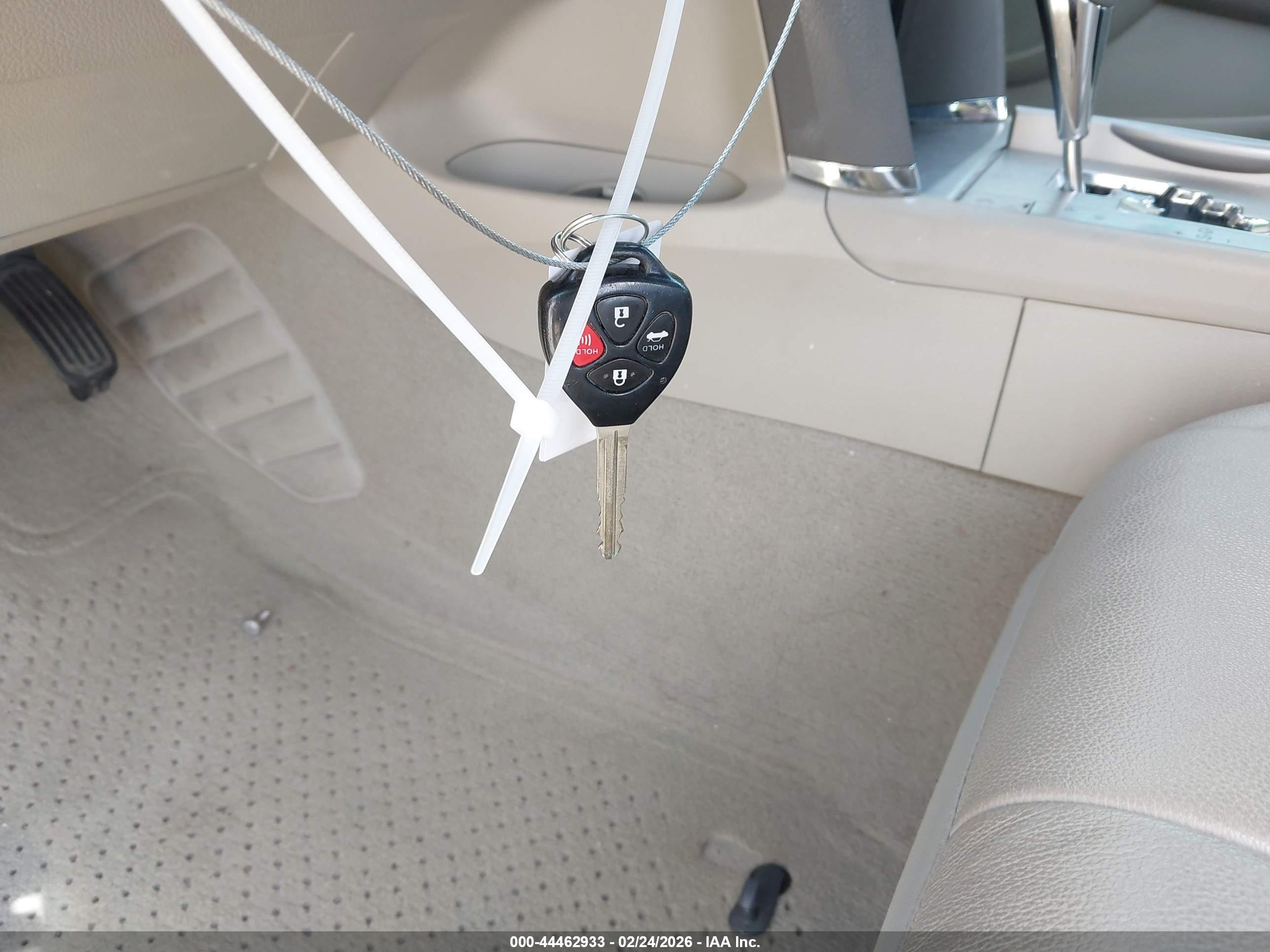 TOYOTA CAMRY image 11