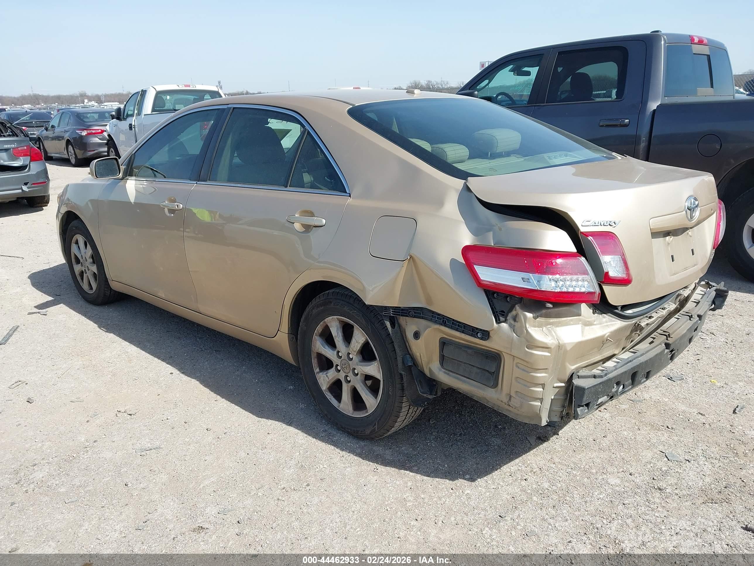 TOYOTA CAMRY image 3