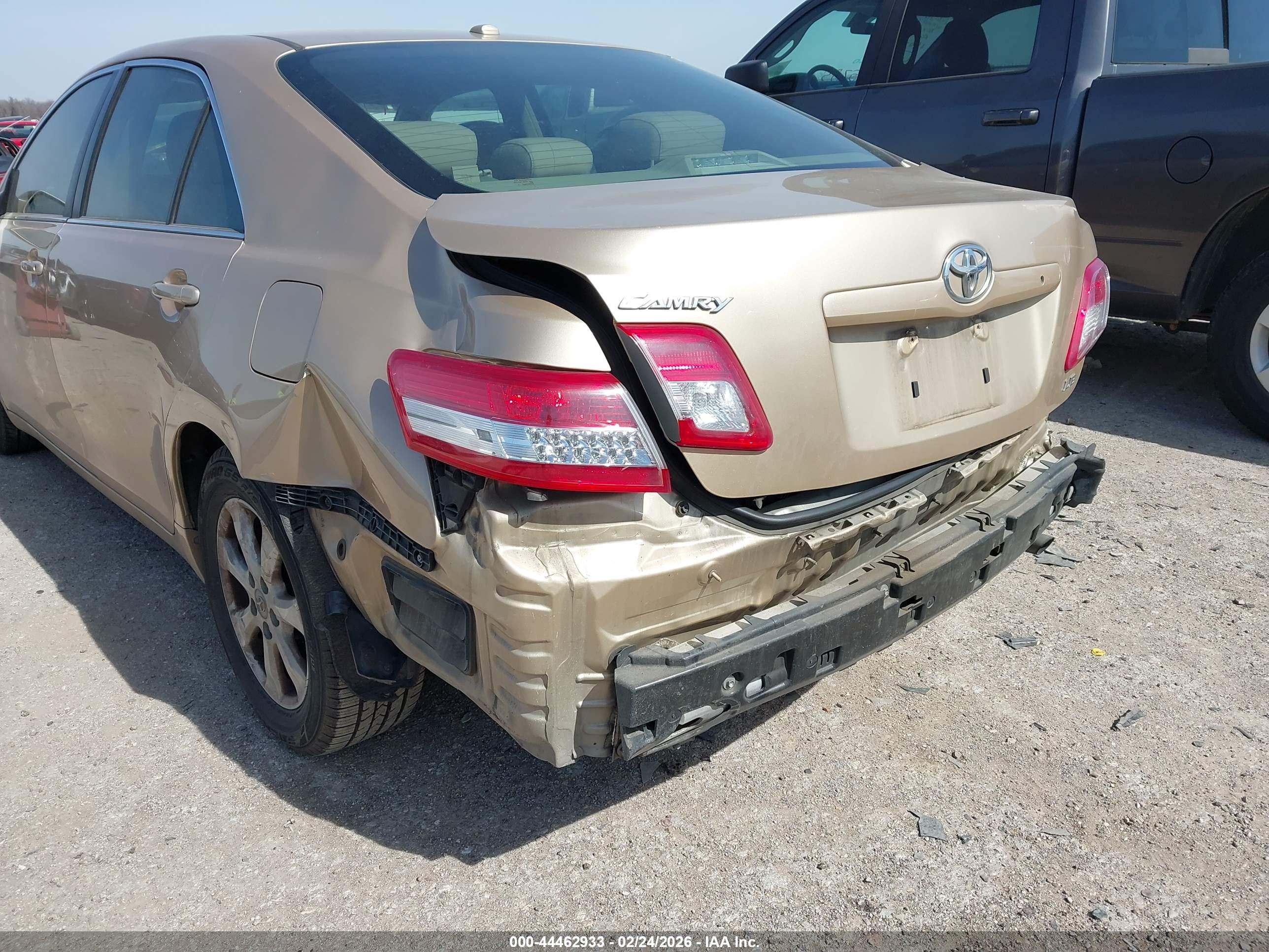 TOYOTA CAMRY image 6