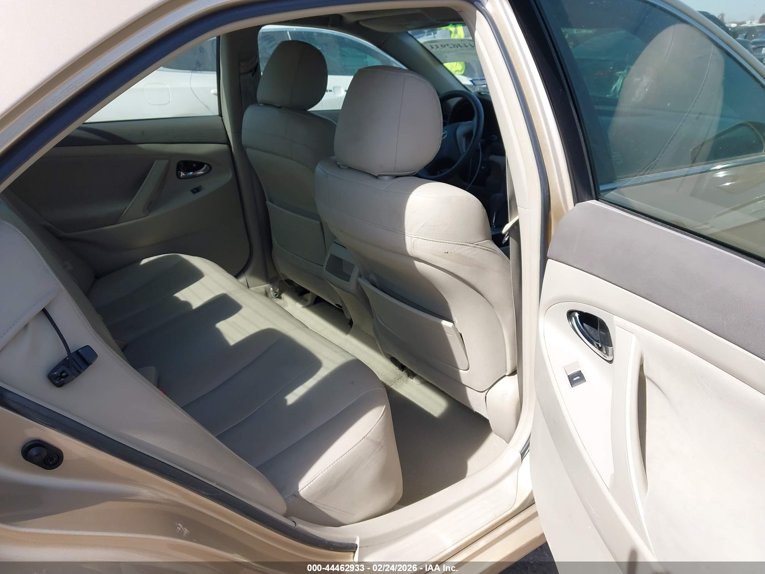 TOYOTA CAMRY image 8