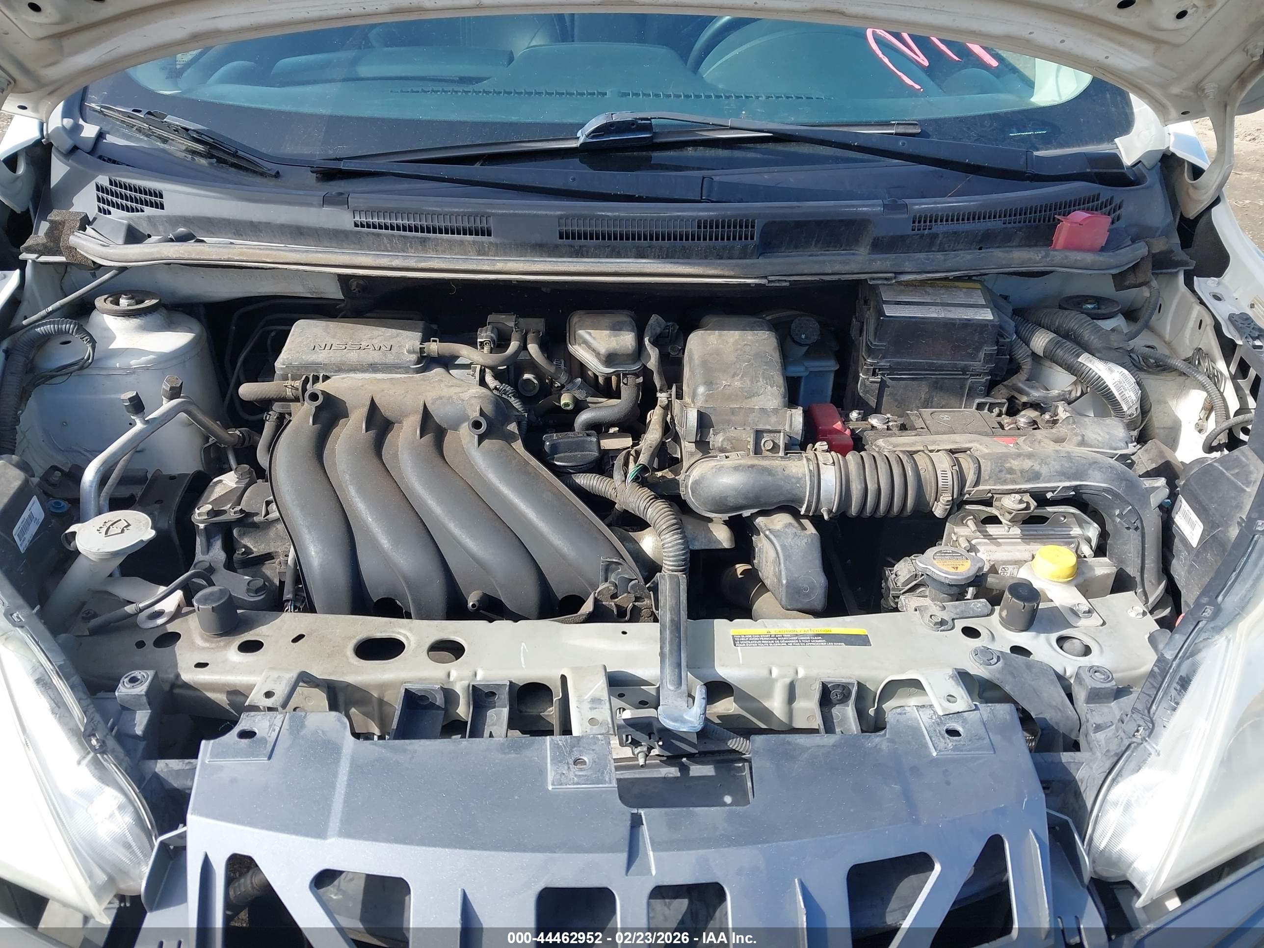 NISSAN VERSA image 10