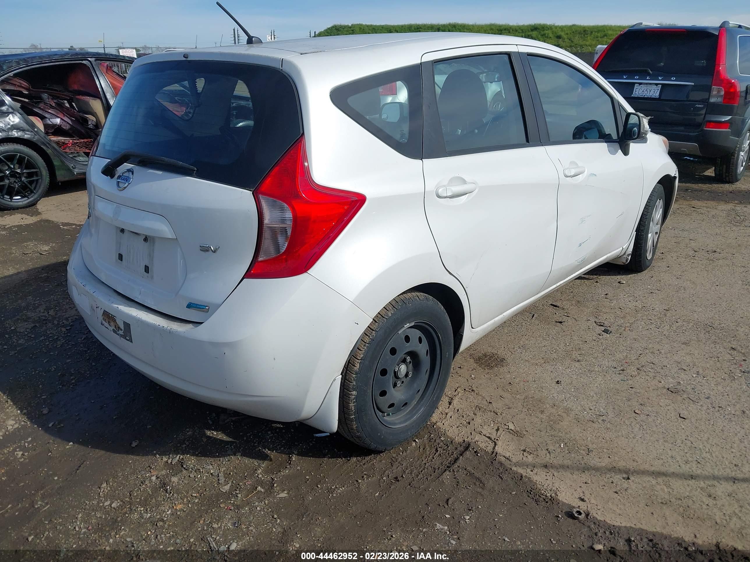 NISSAN VERSA image 4