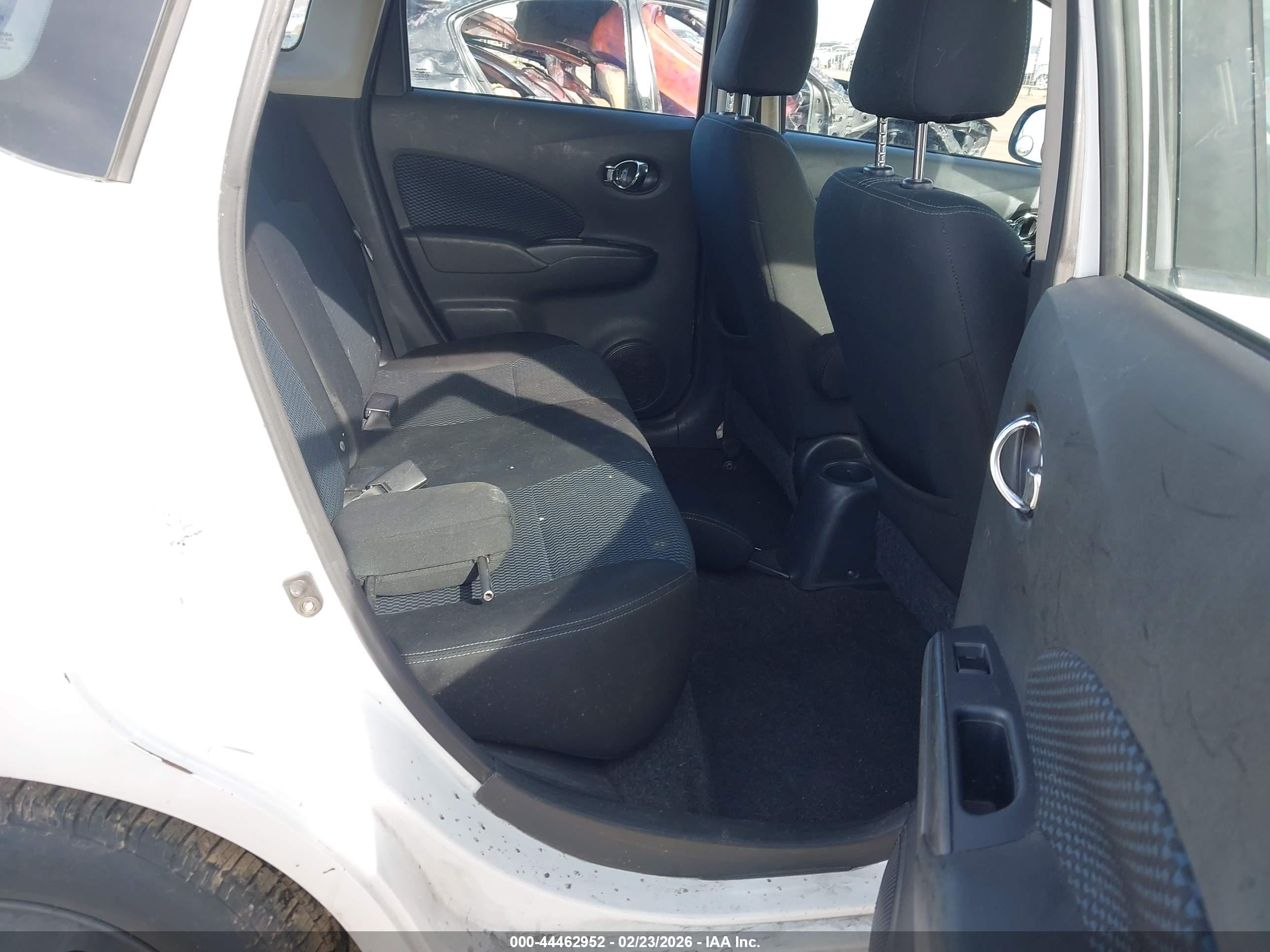 NISSAN VERSA image 8