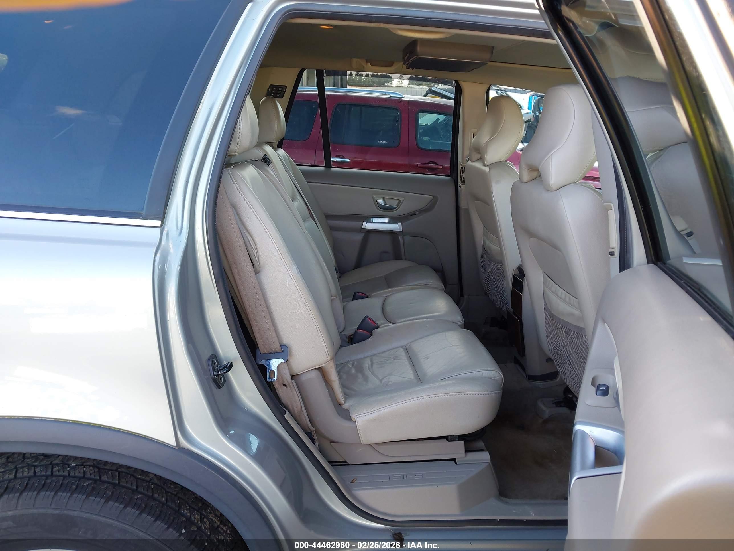 VOLVO XC90 image 8