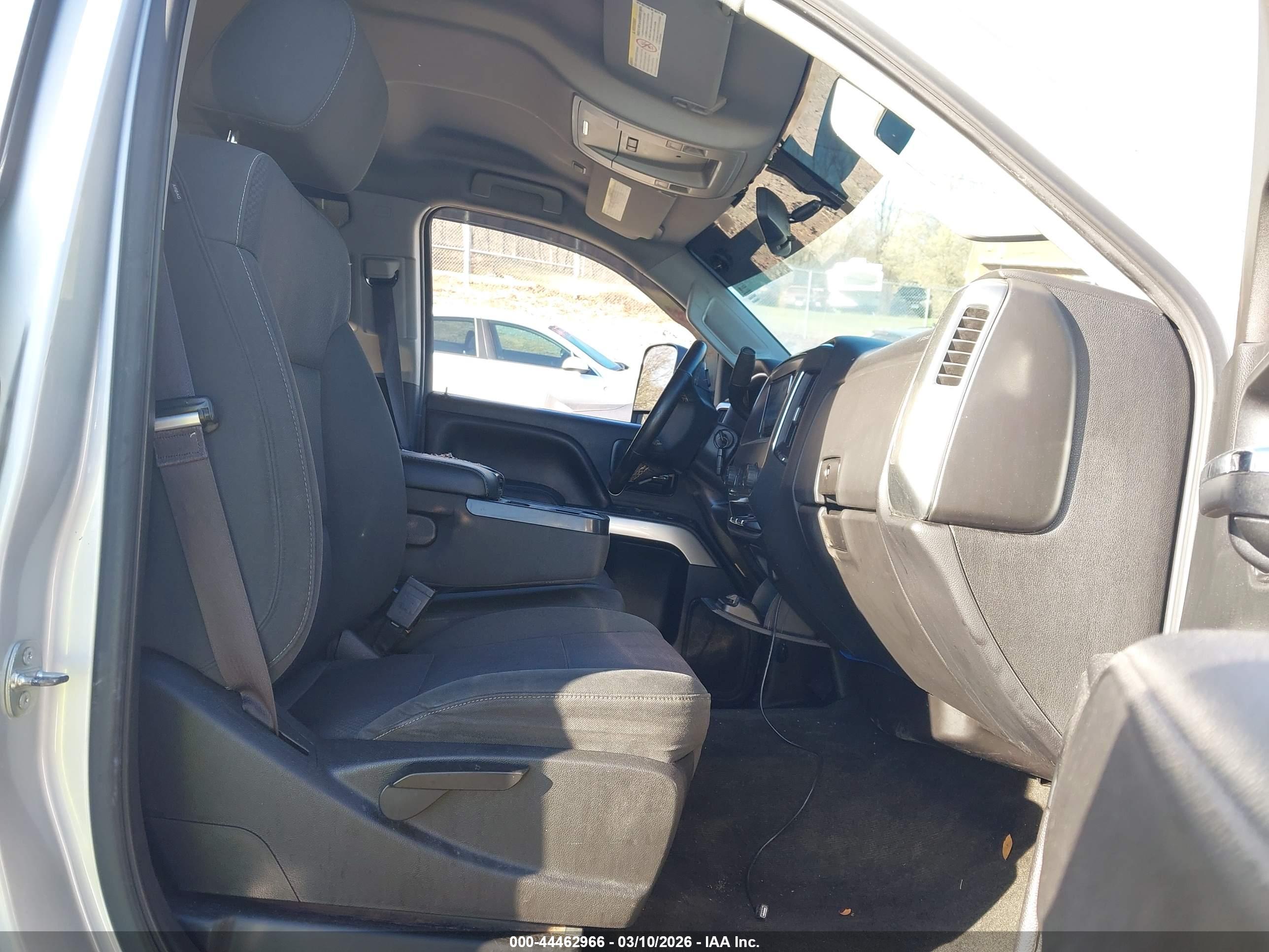 CHEVROLET SILVERADO image 5