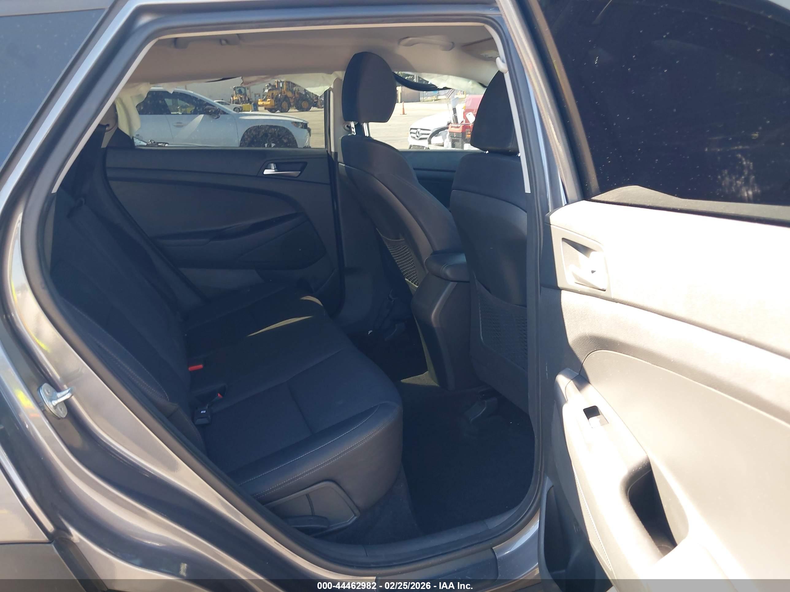 HYUNDAI TUCSON image 8
