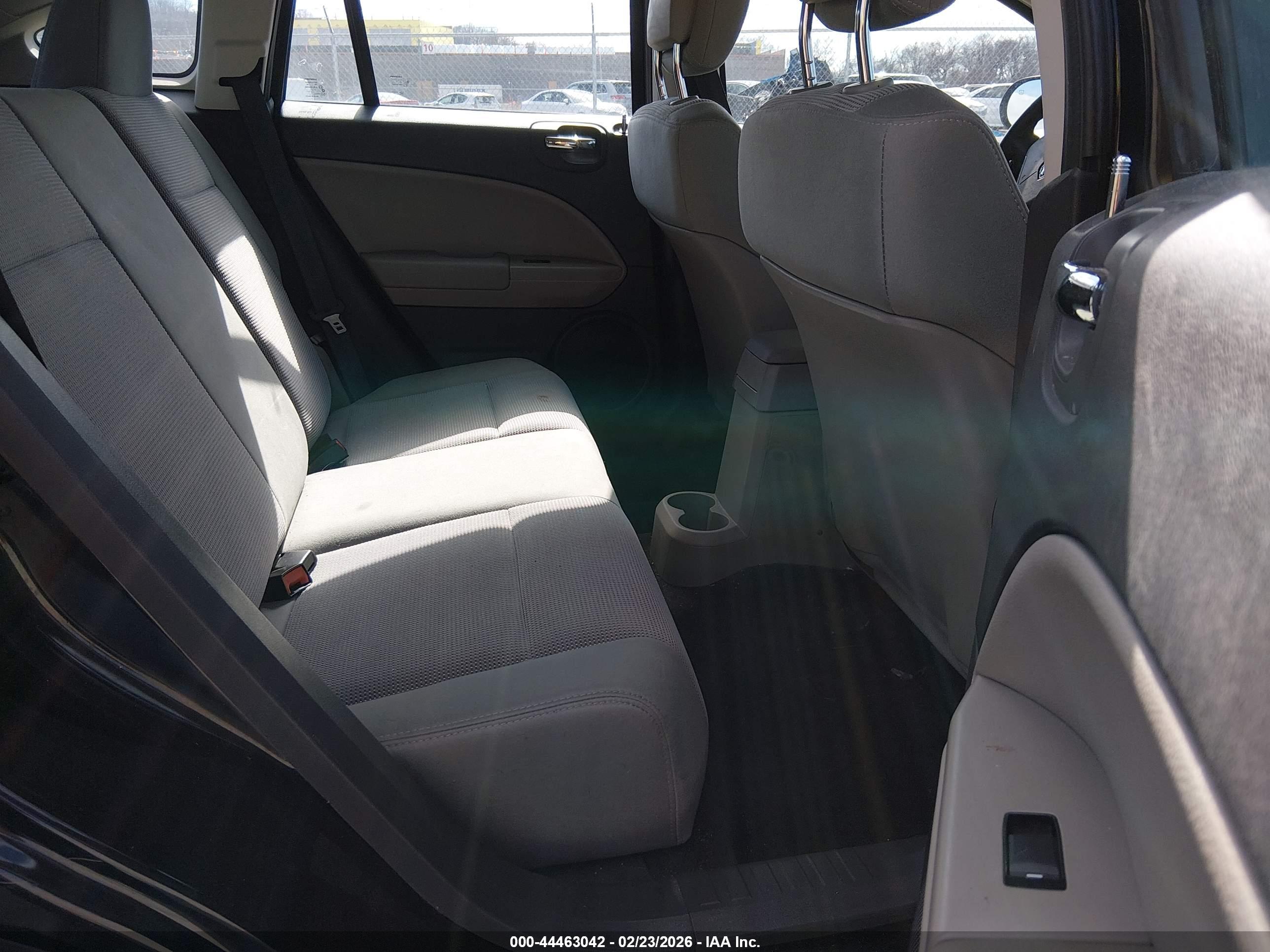 DODGE CALIBER image 8