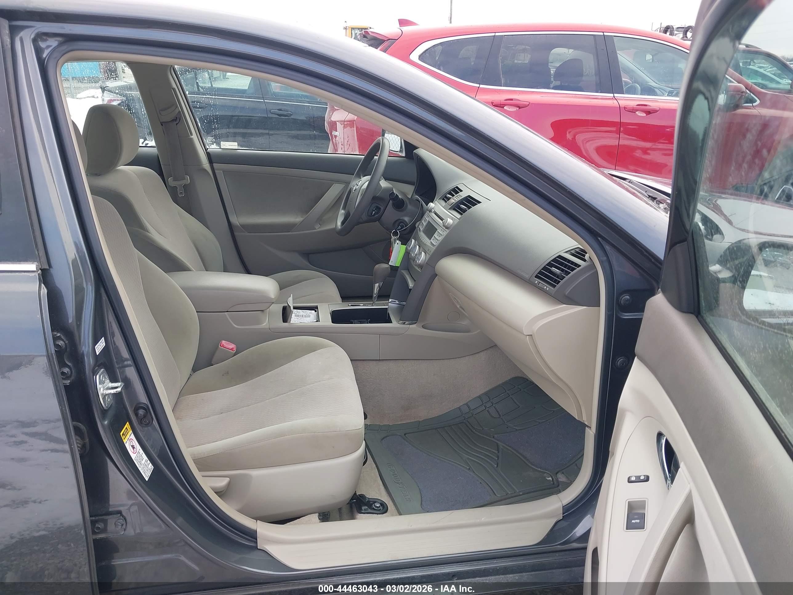 TOYOTA CAMRY image 5