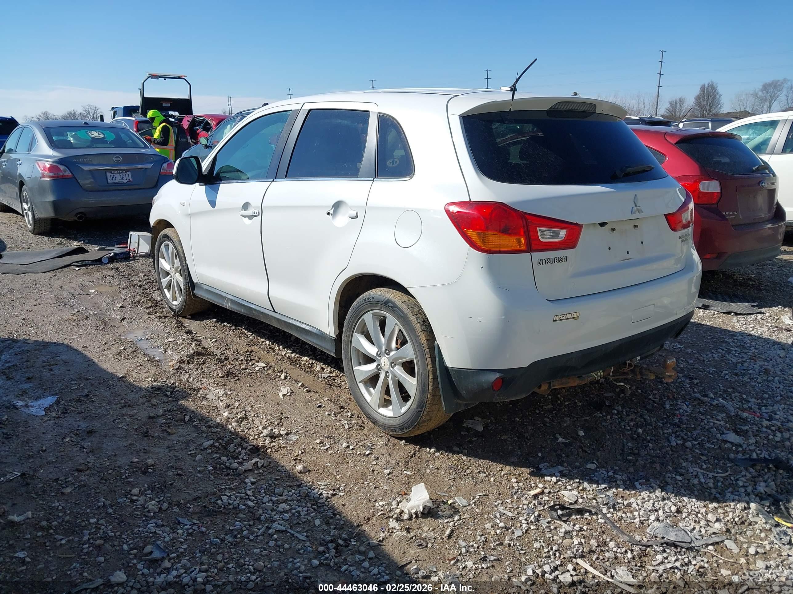 MITSUBISHI OUTLANDER image 3