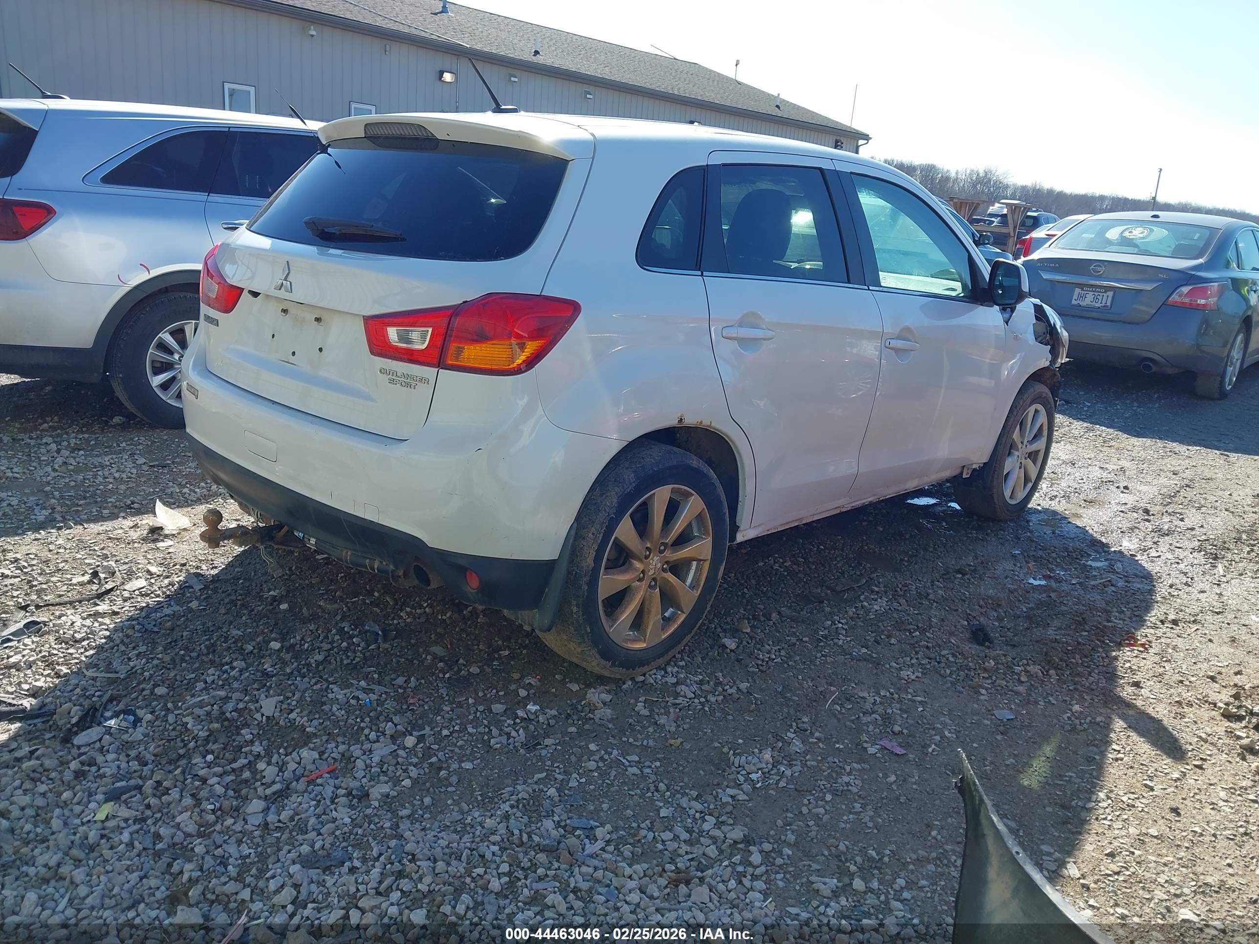 MITSUBISHI OUTLANDER image 4