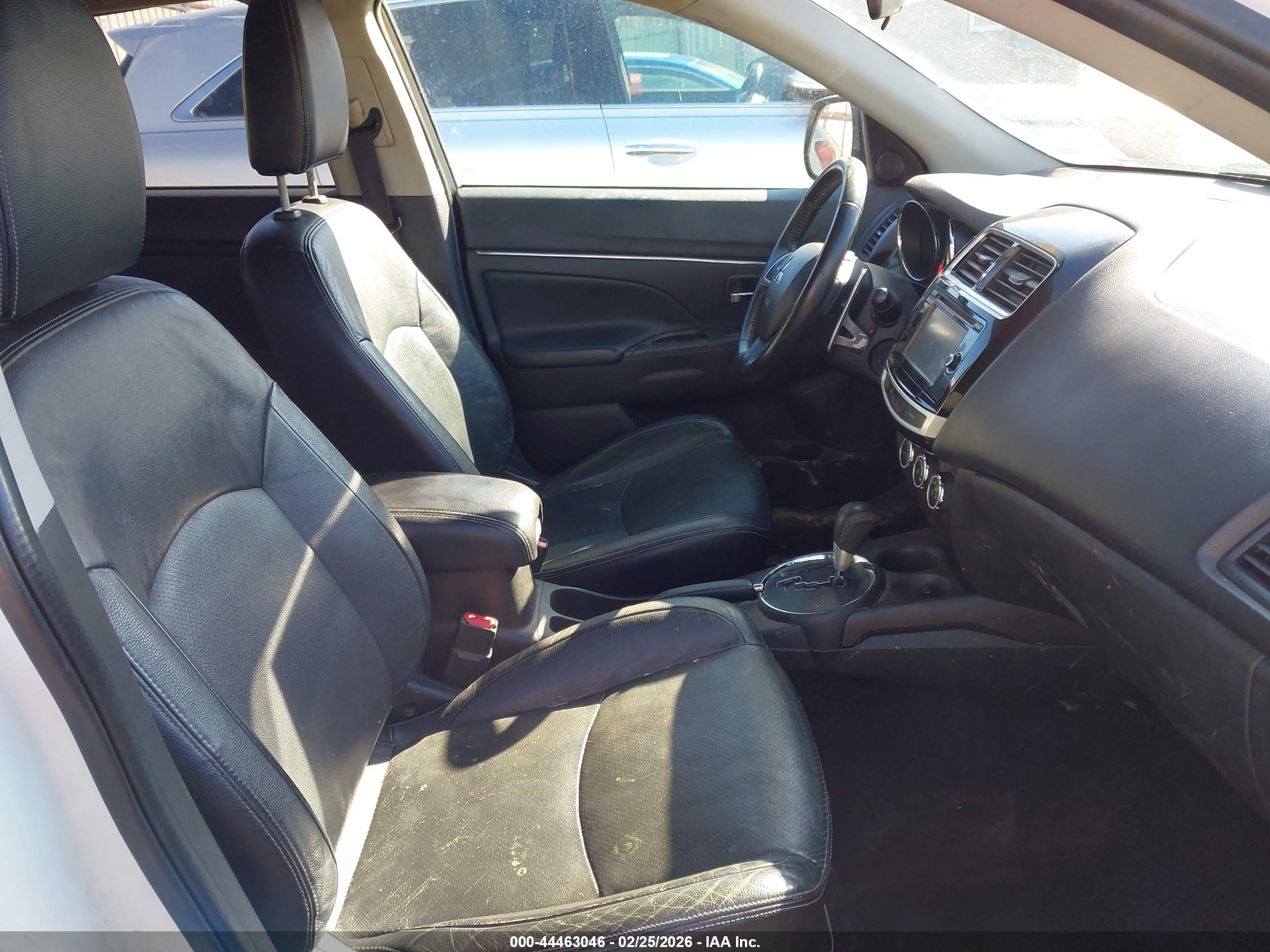 MITSUBISHI OUTLANDER image 5