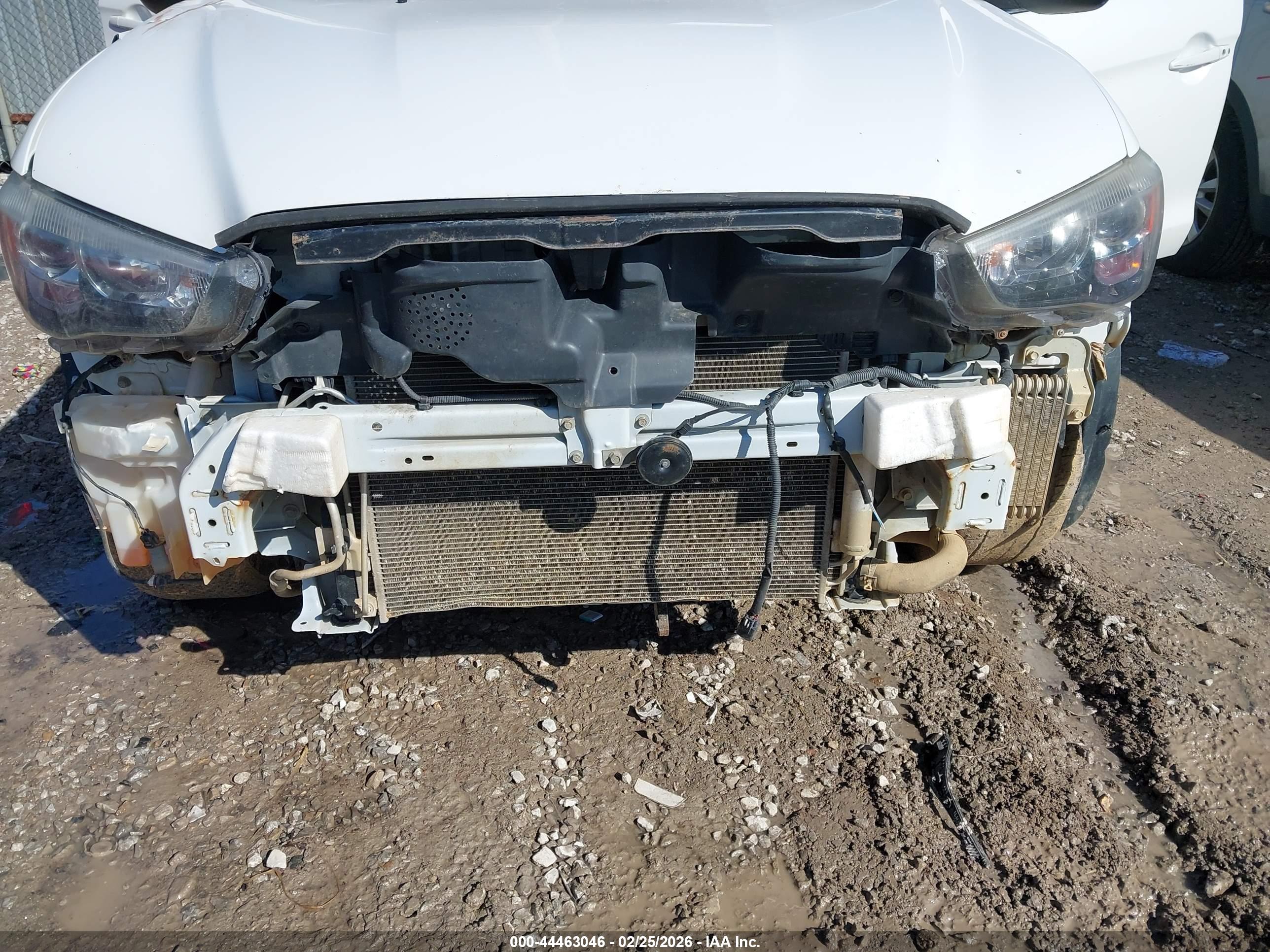 MITSUBISHI OUTLANDER image 6