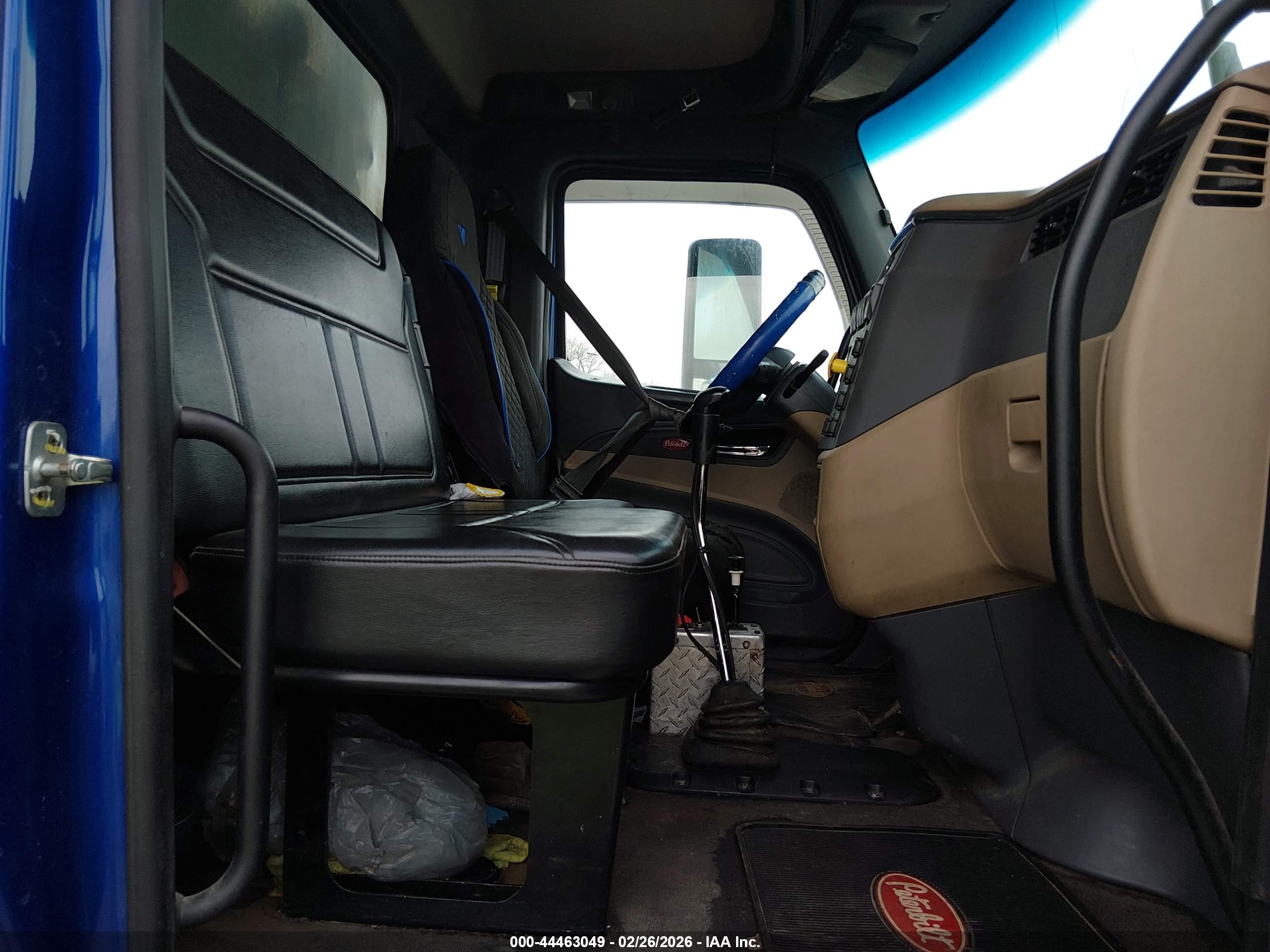 PETERBILT 567 image 5