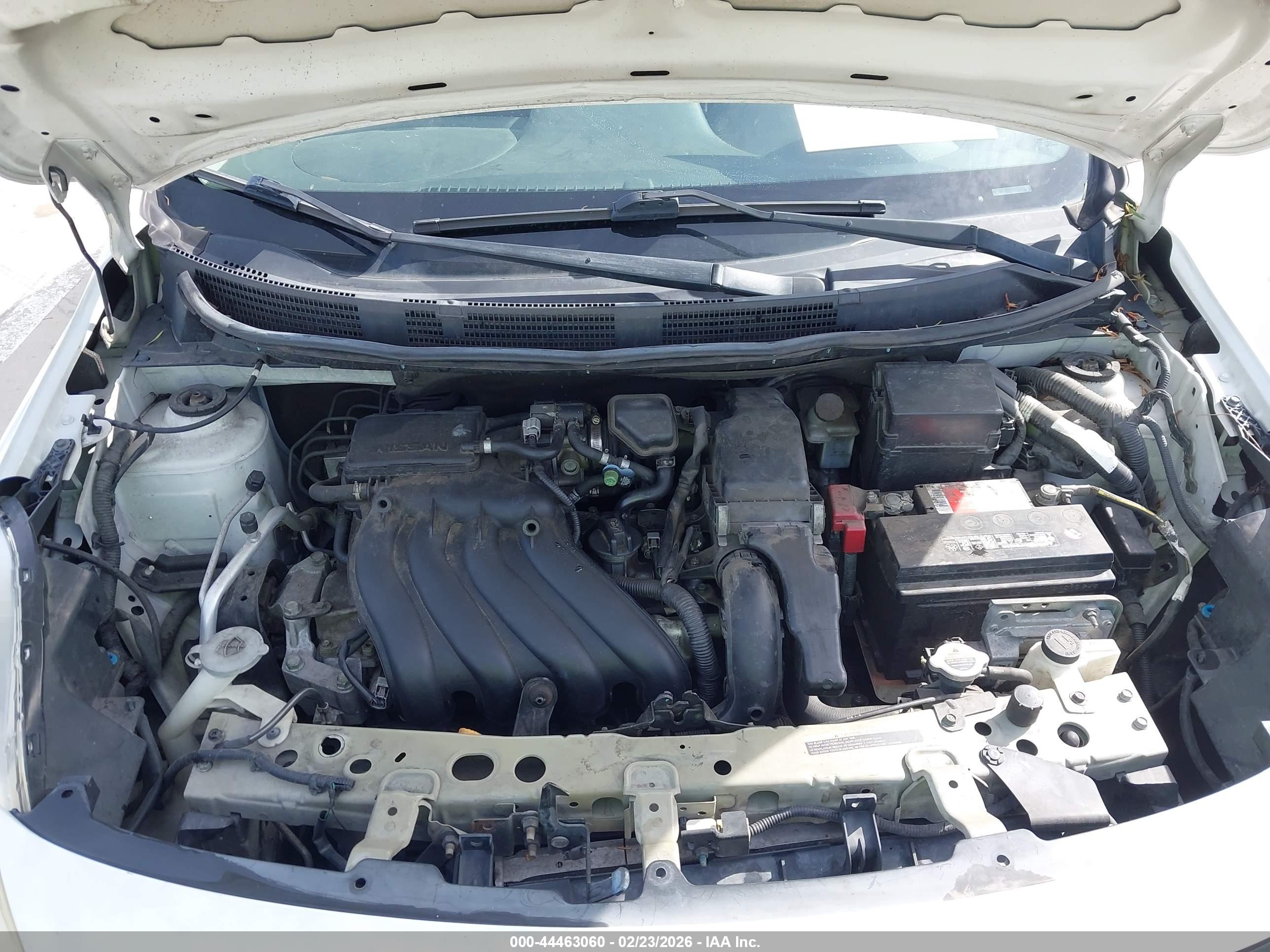 NISSAN VERSA image 10