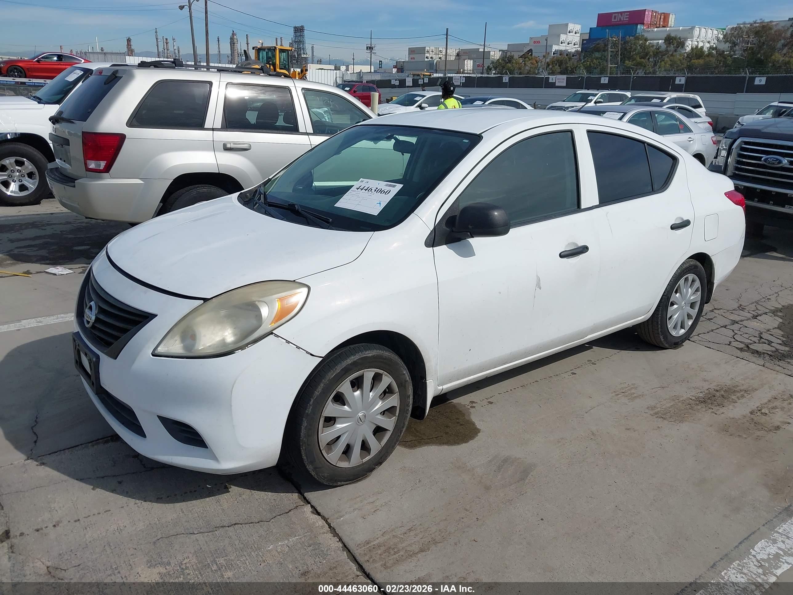 NISSAN VERSA image 2