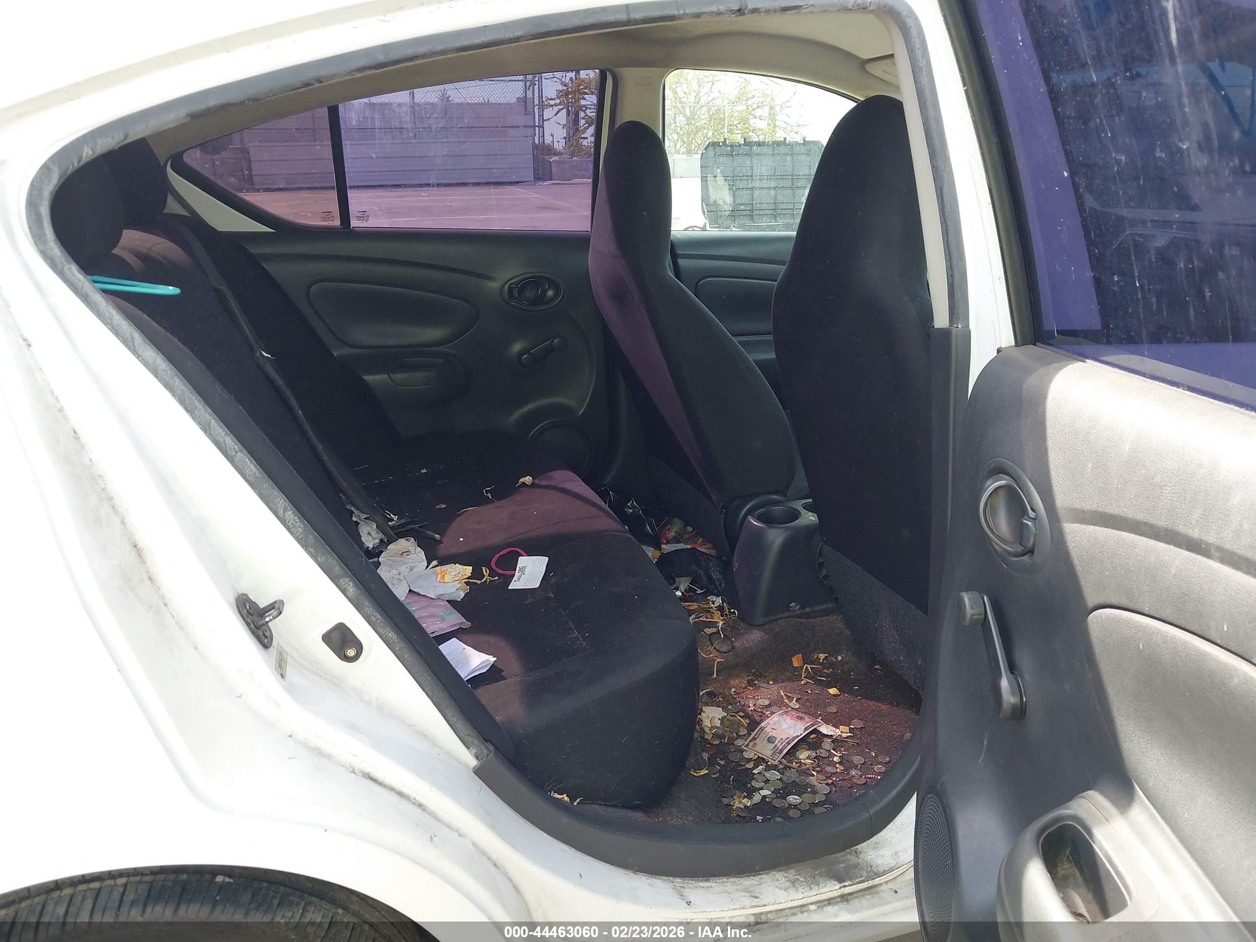 NISSAN VERSA image 8