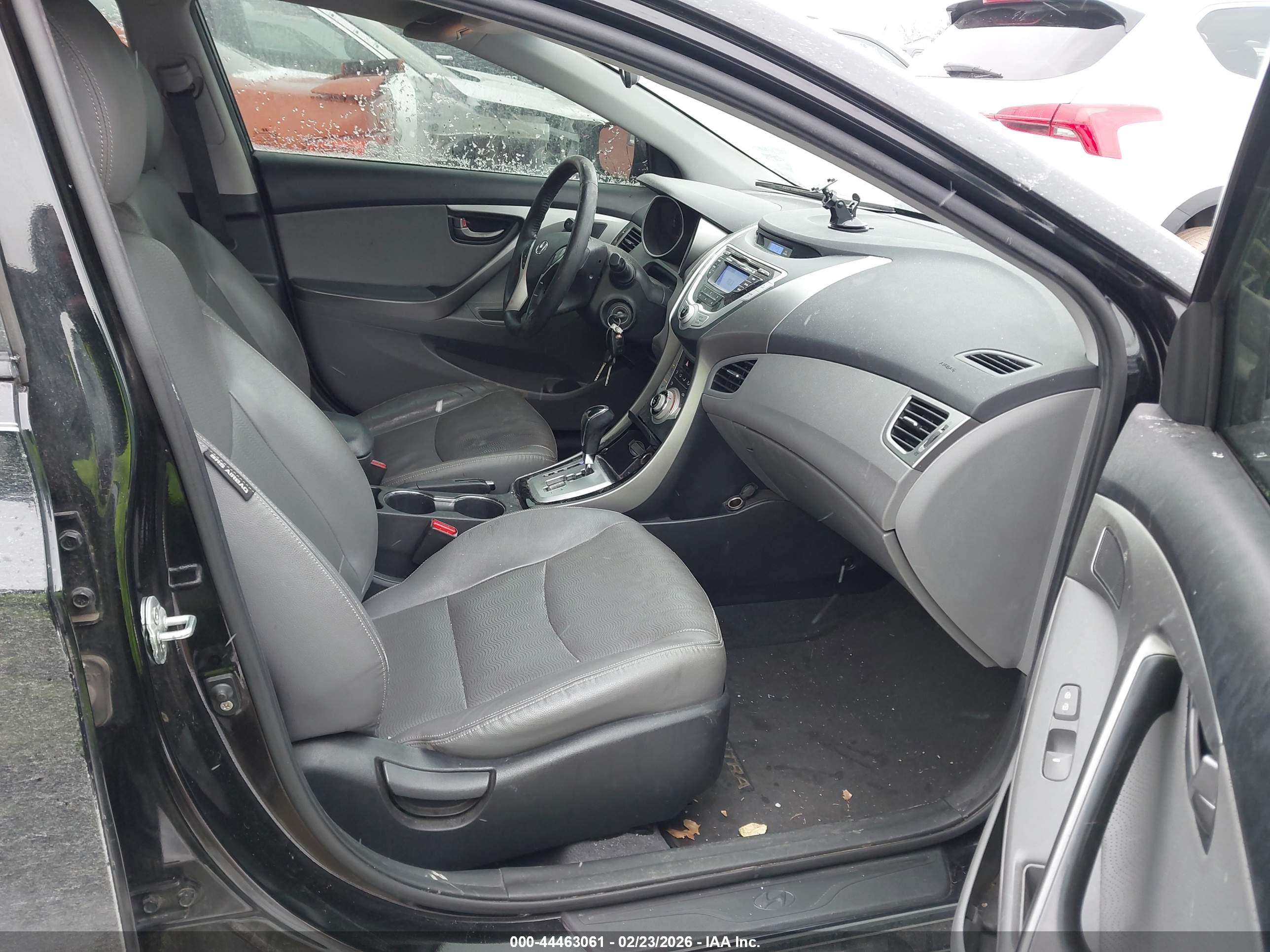 HYUNDAI ELANTRA image 5