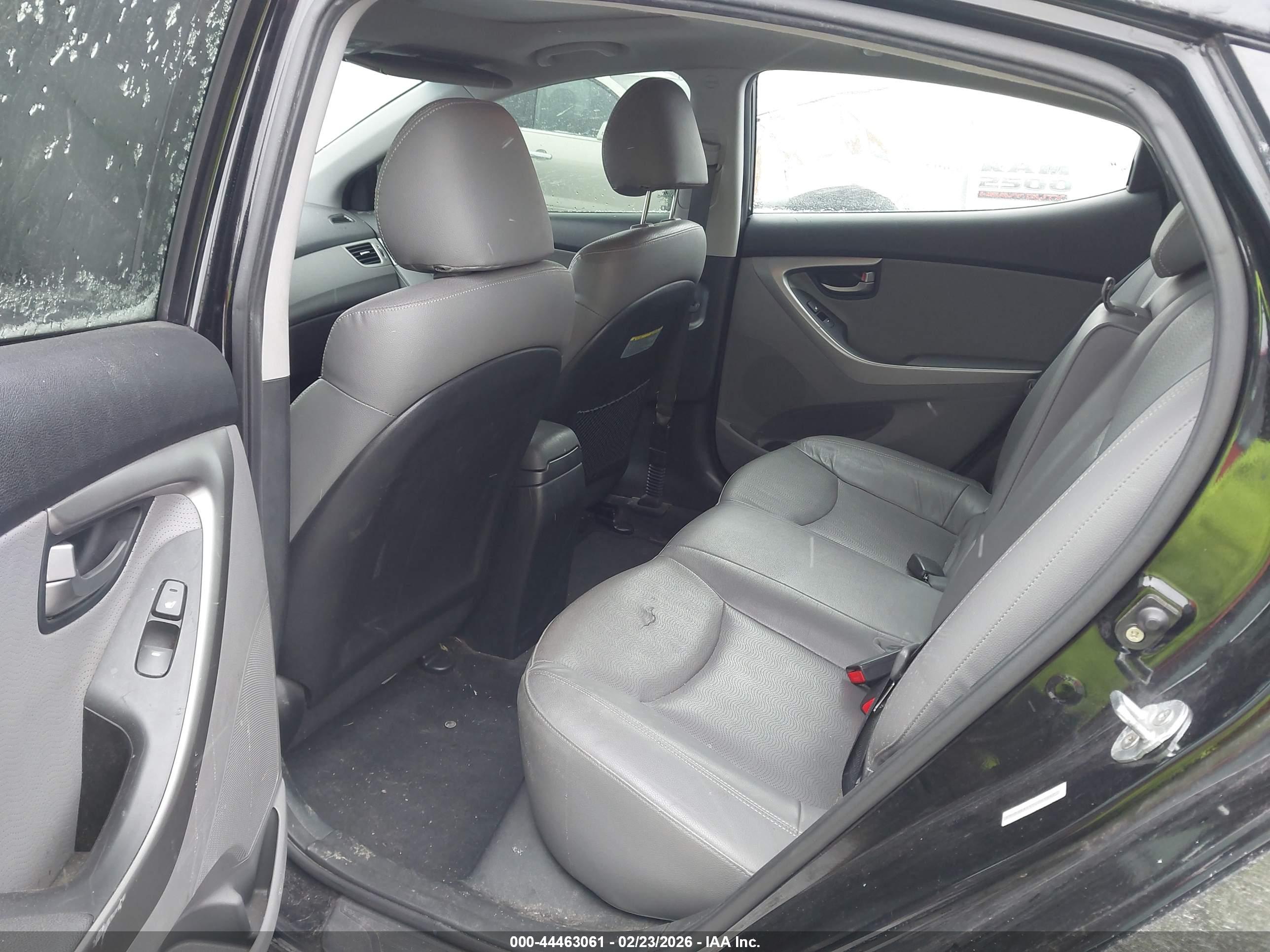HYUNDAI ELANTRA image 8
