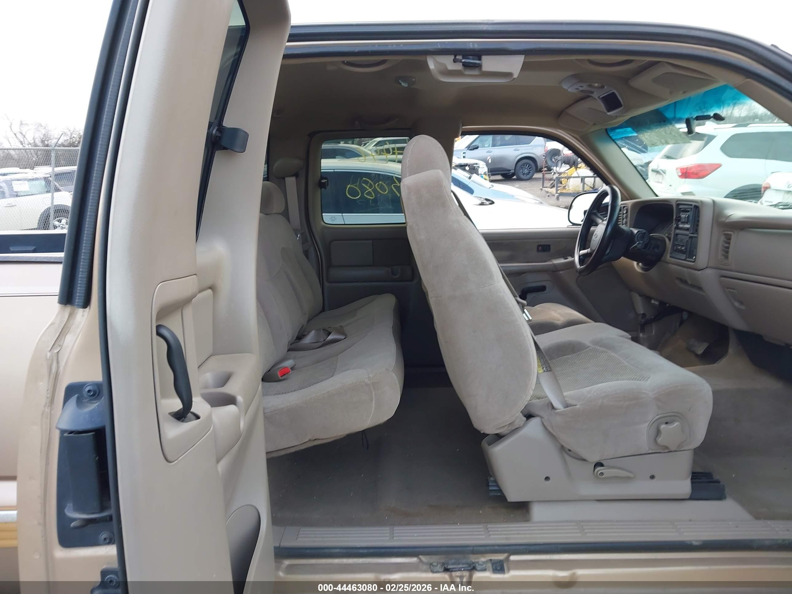 CHEVROLET SILVERADO image 8