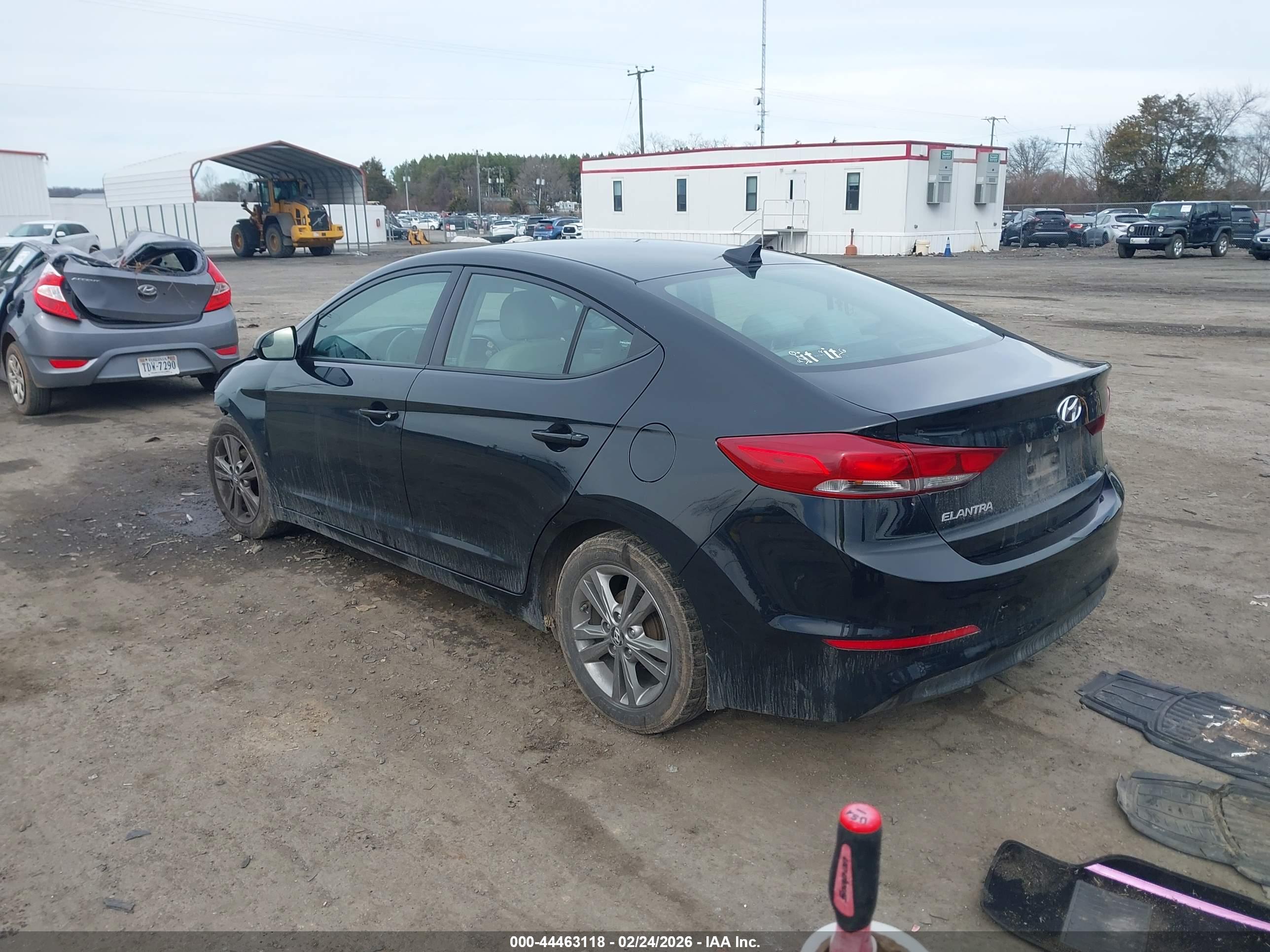 HYUNDAI ELANTRA image 3