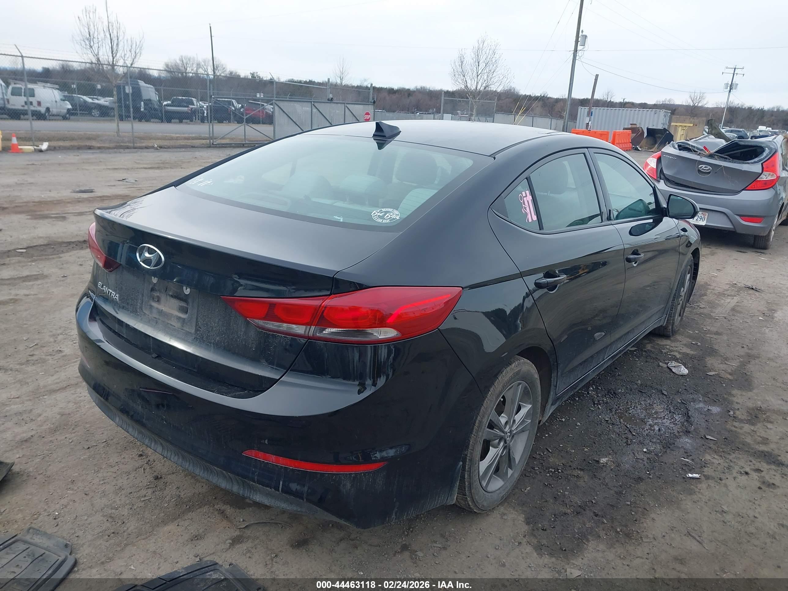 HYUNDAI ELANTRA image 4