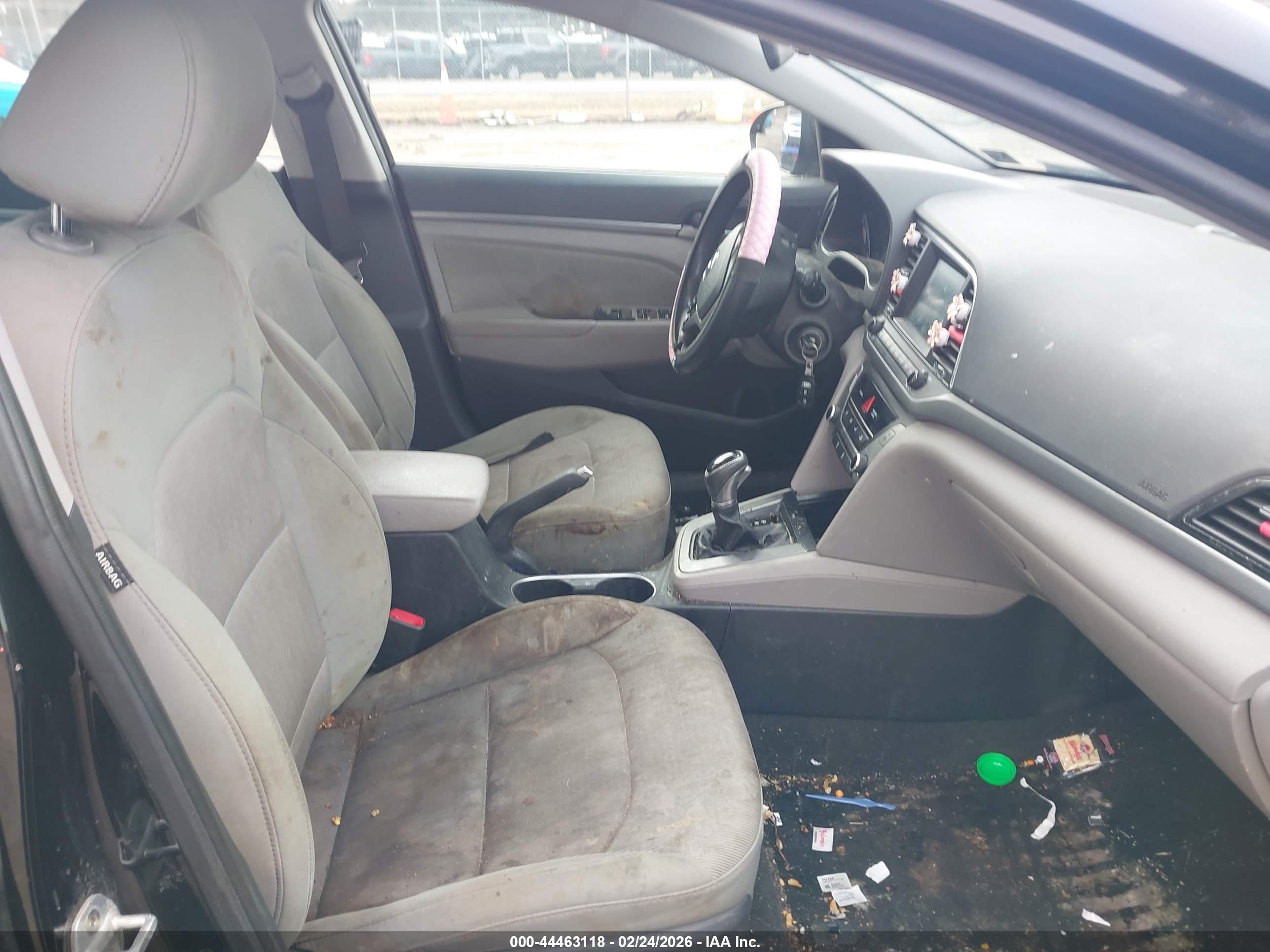 HYUNDAI ELANTRA image 5