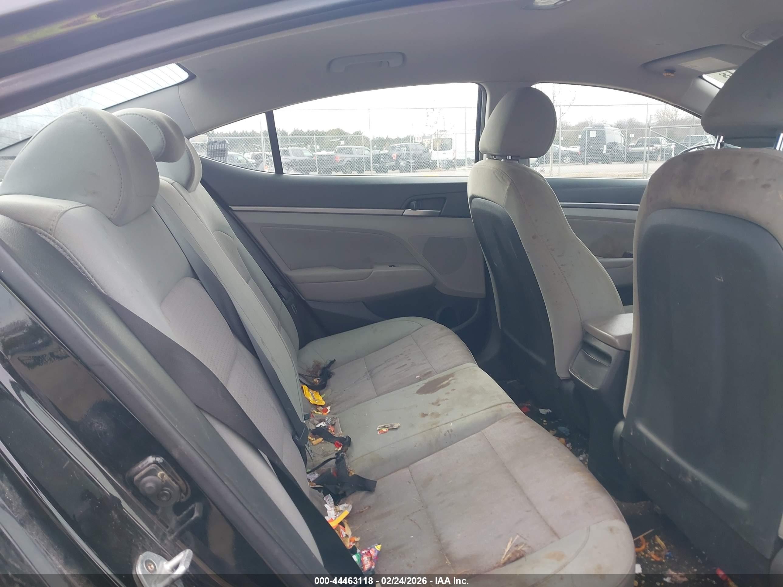 HYUNDAI ELANTRA image 8