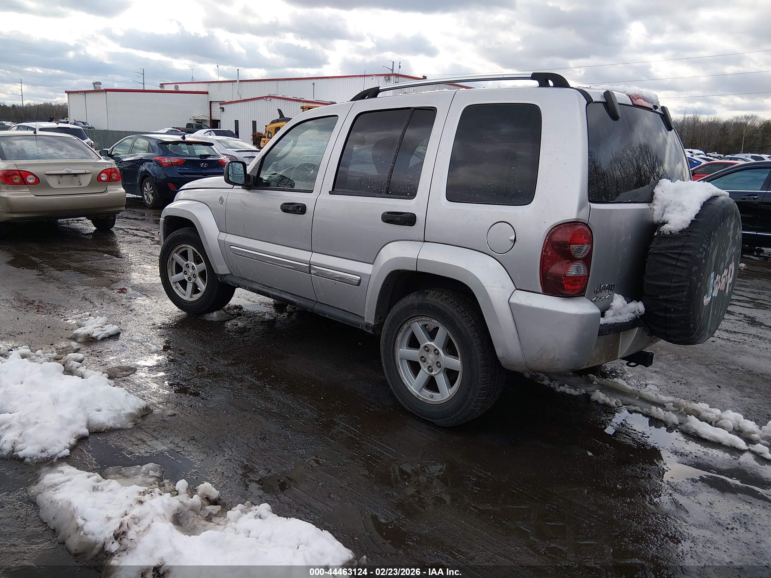 JEEP LIBERTY image 3