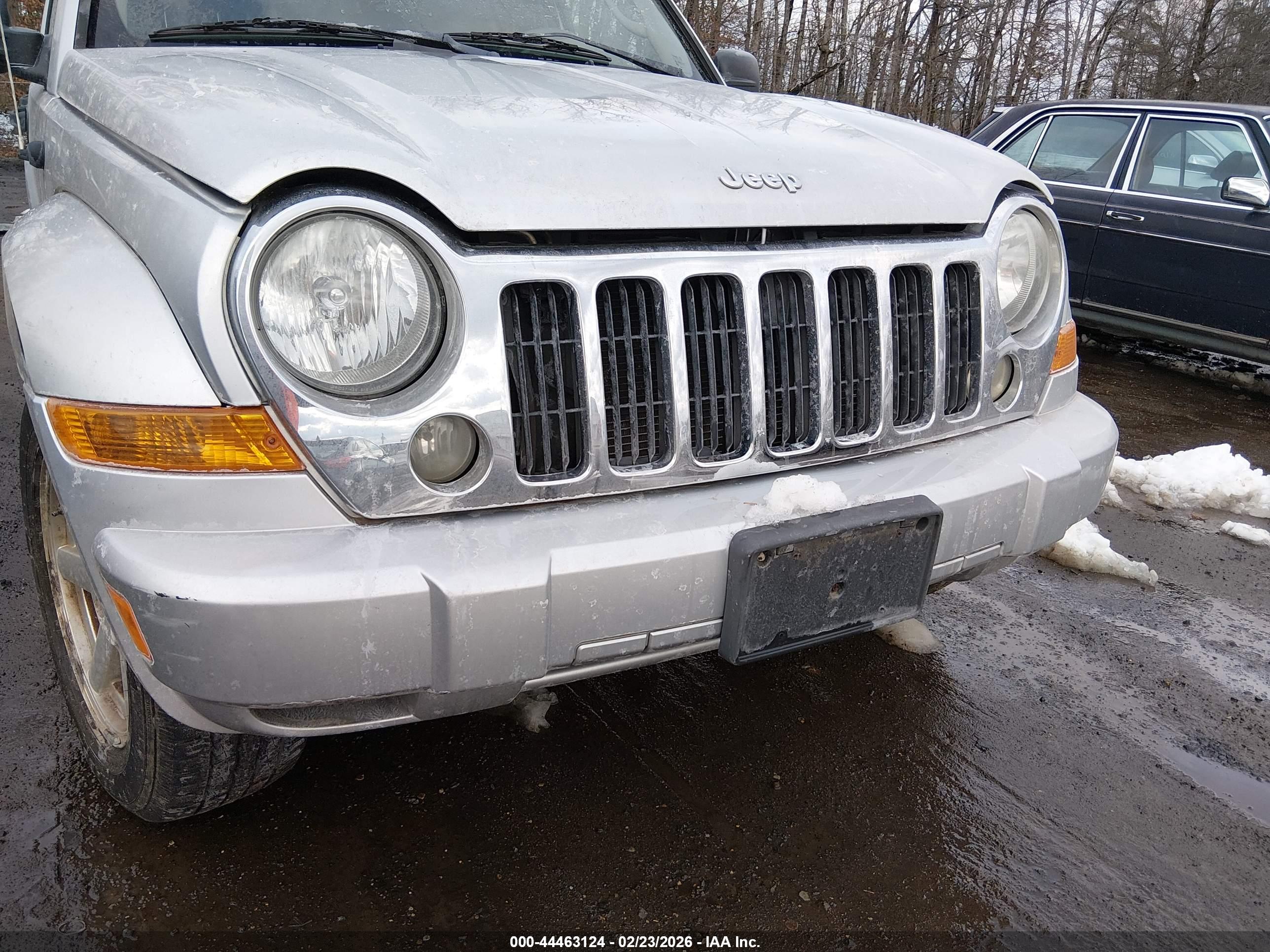 JEEP LIBERTY image 6