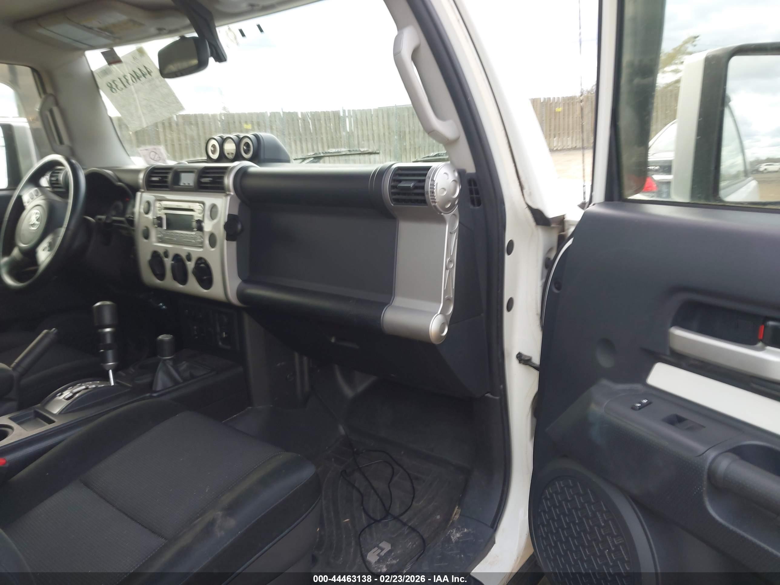 TOYOTA FJ image 5