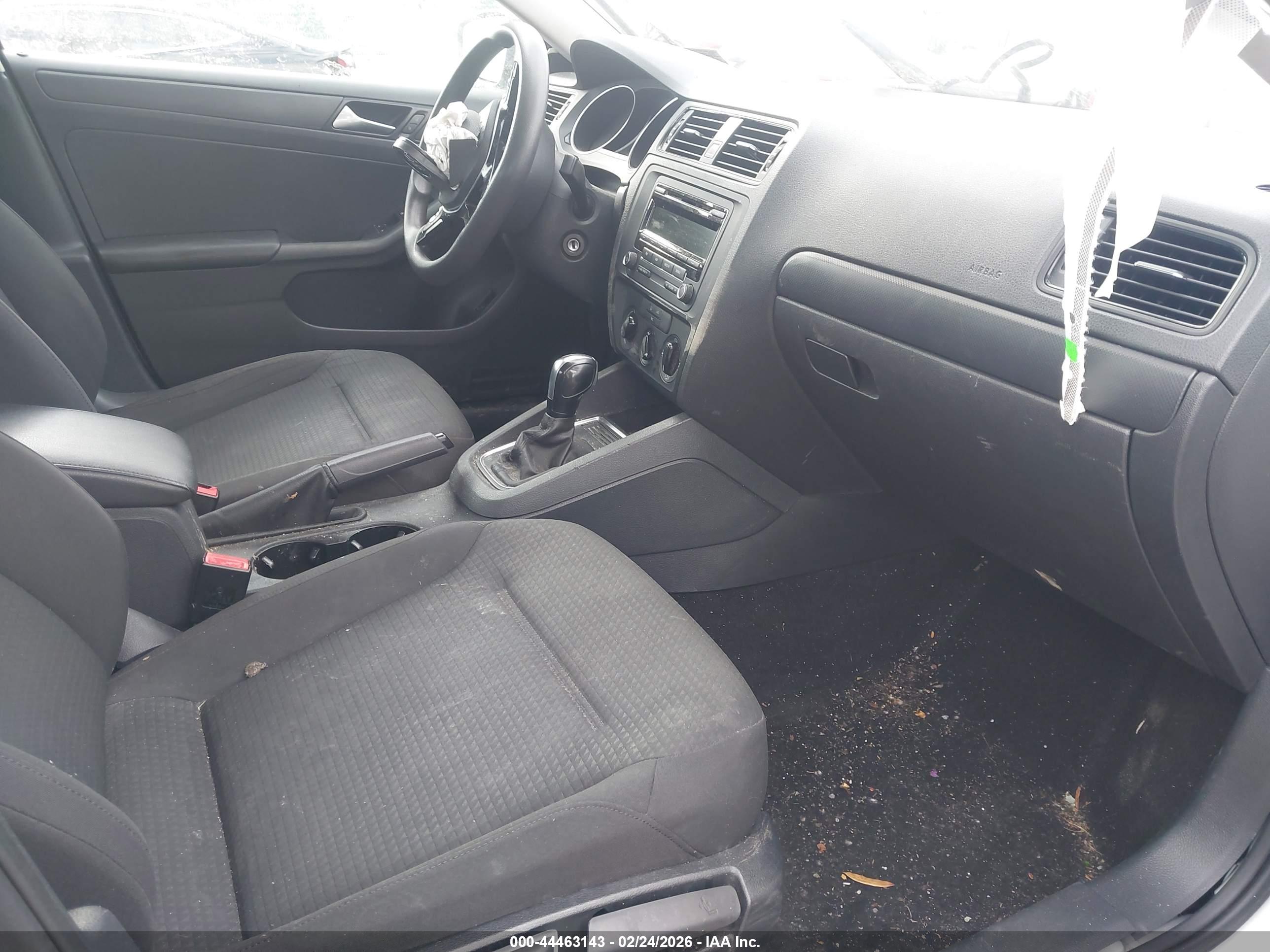 VOLKSWAGEN JETTA image 5