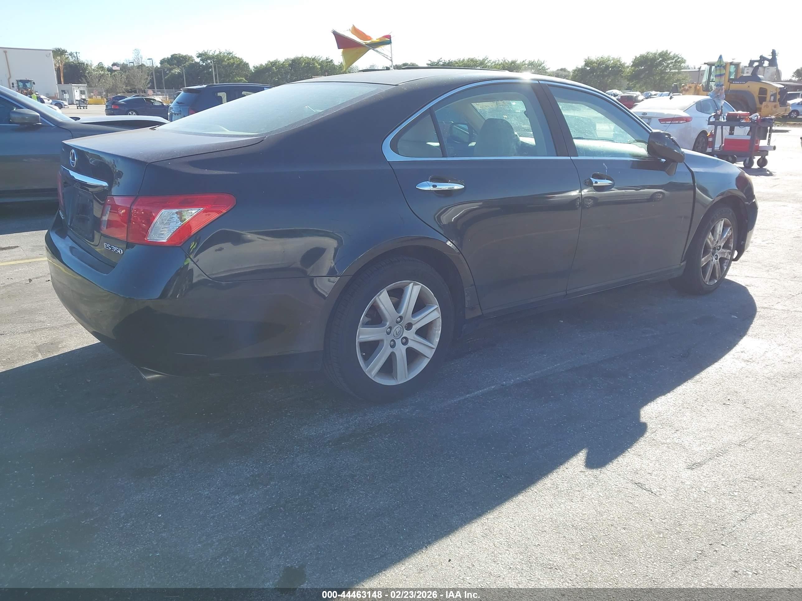 LEXUS ES image 4