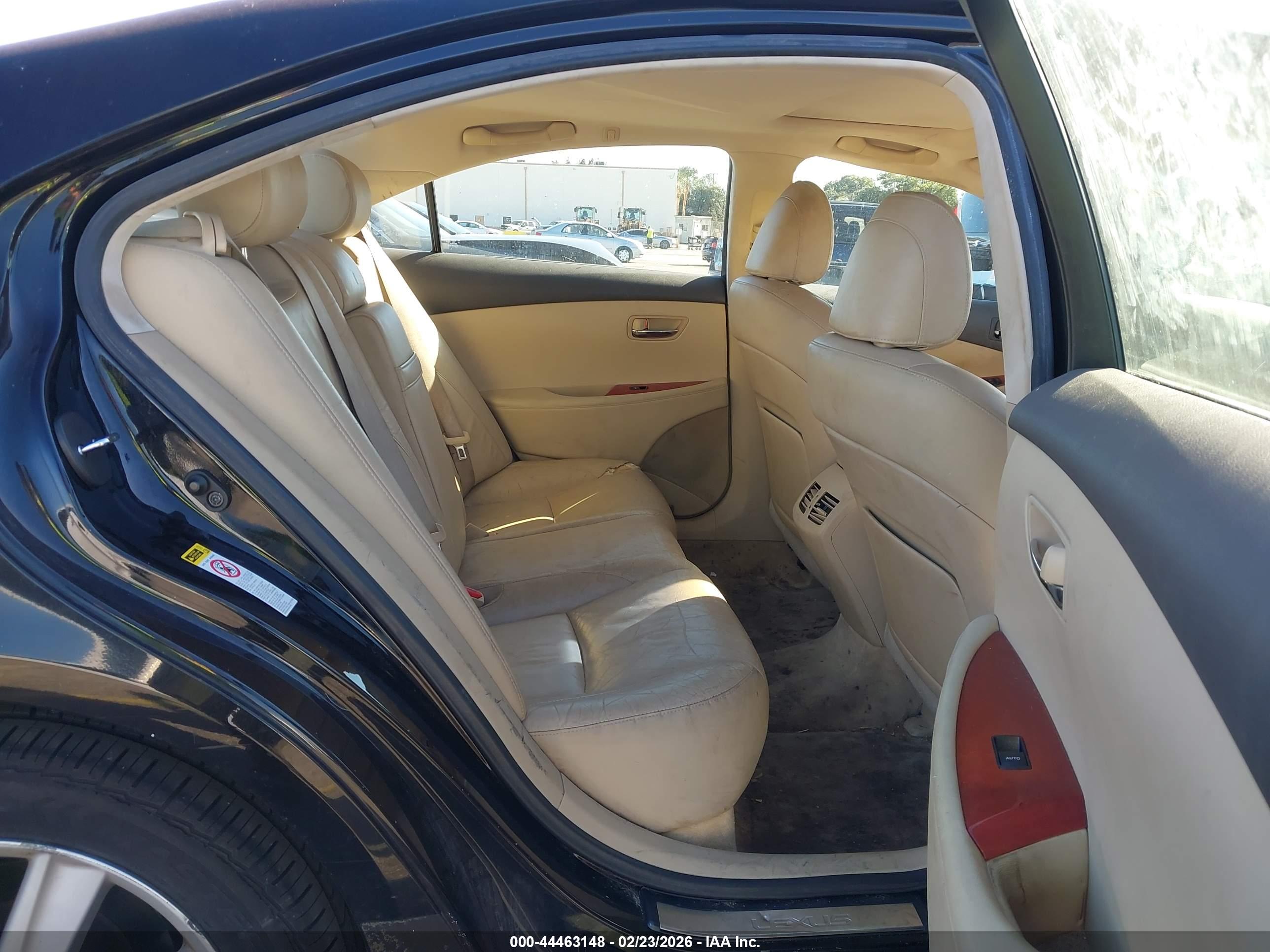 LEXUS ES image 8