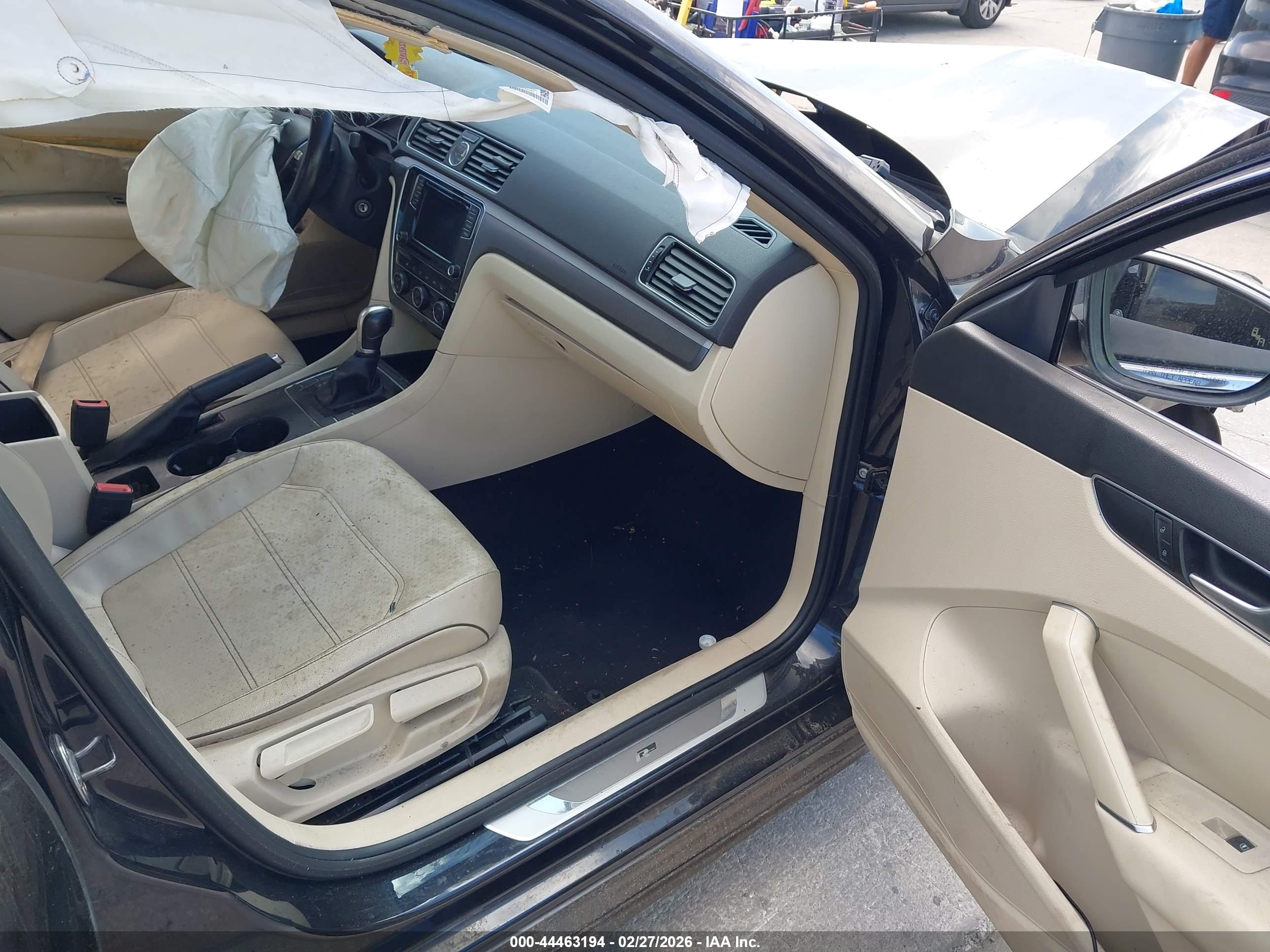 VOLKSWAGEN PASSAT image 5