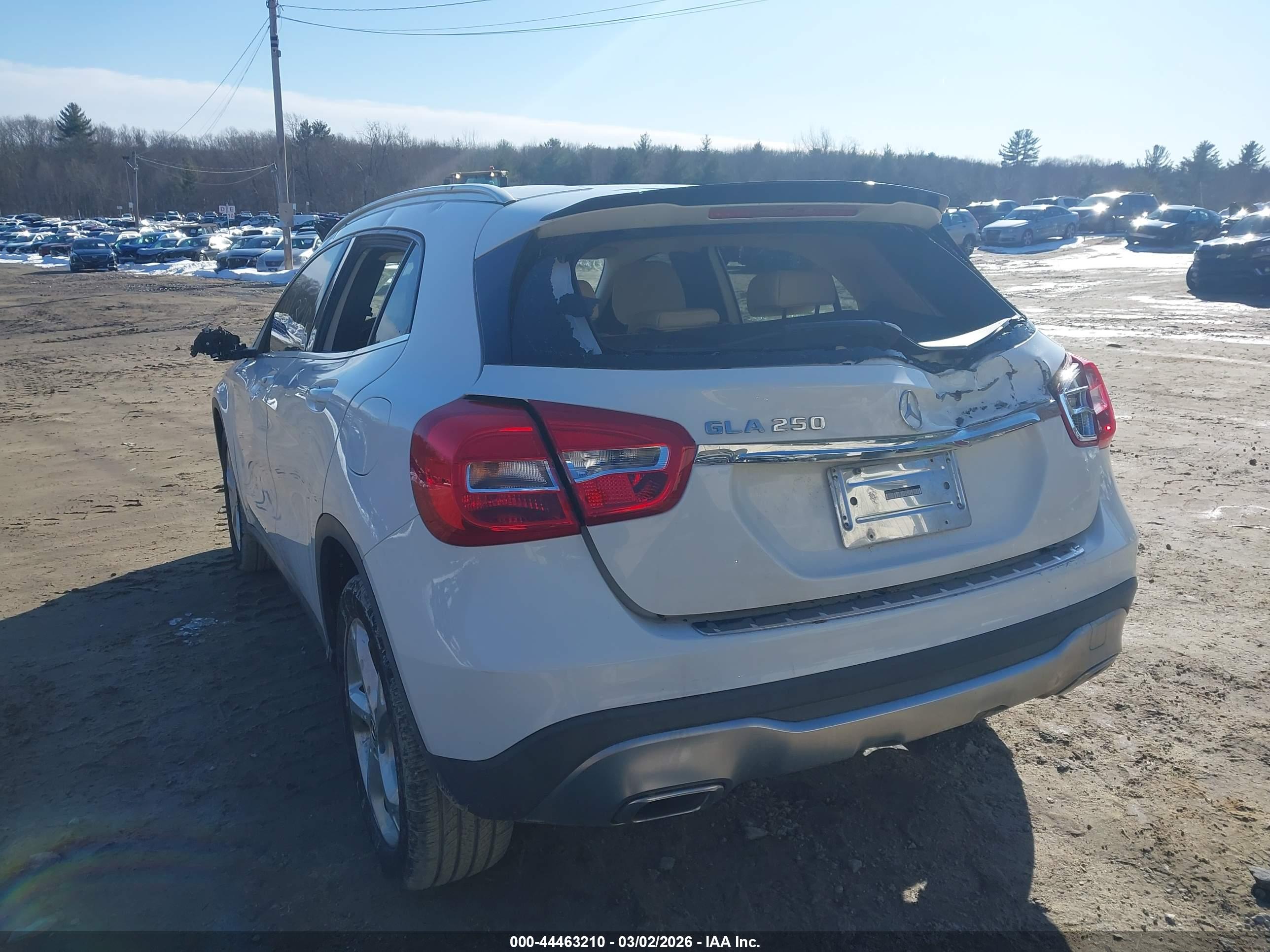 MERCEDES-BENZ GLA image 3