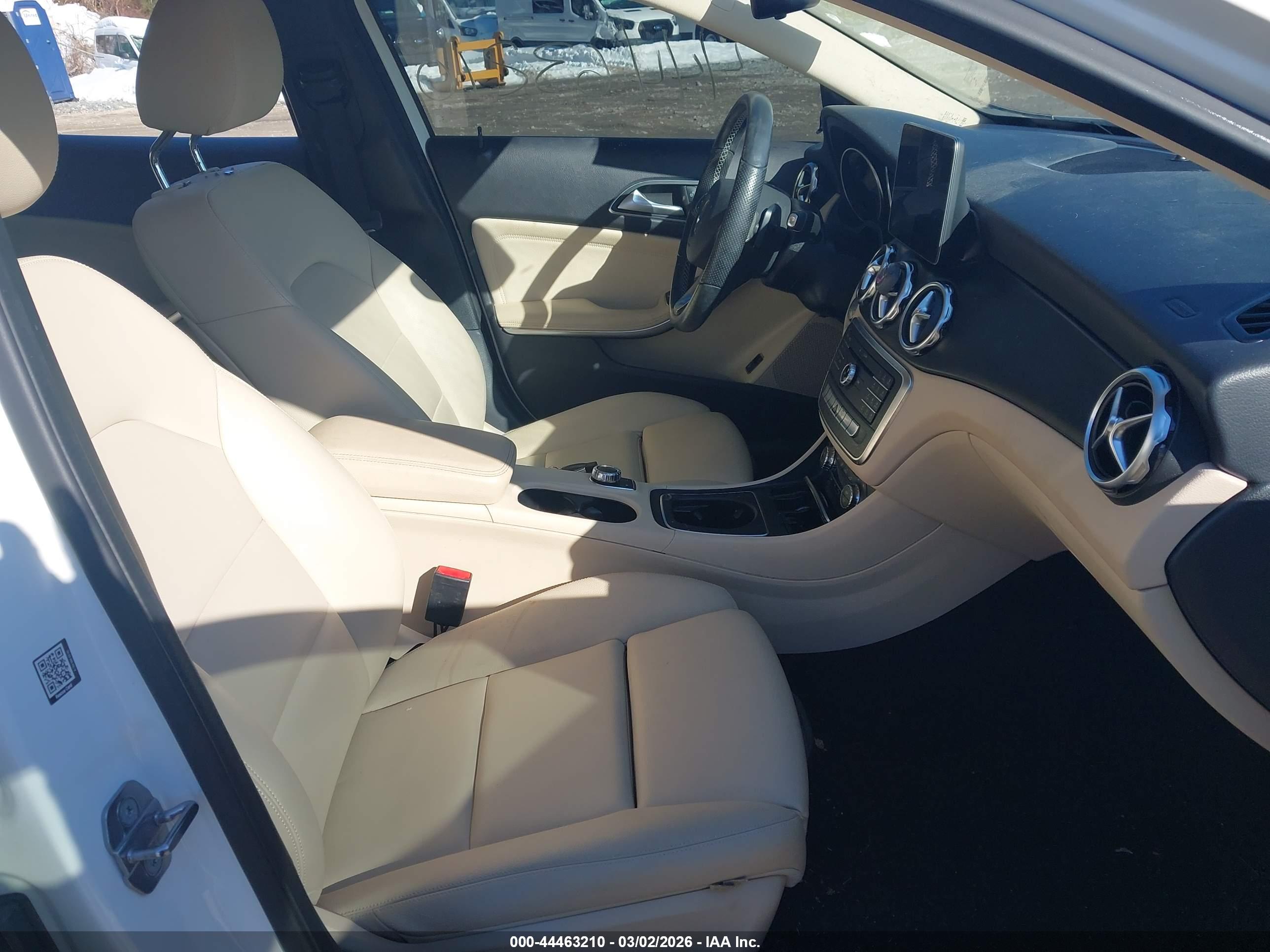 MERCEDES-BENZ GLA image 5
