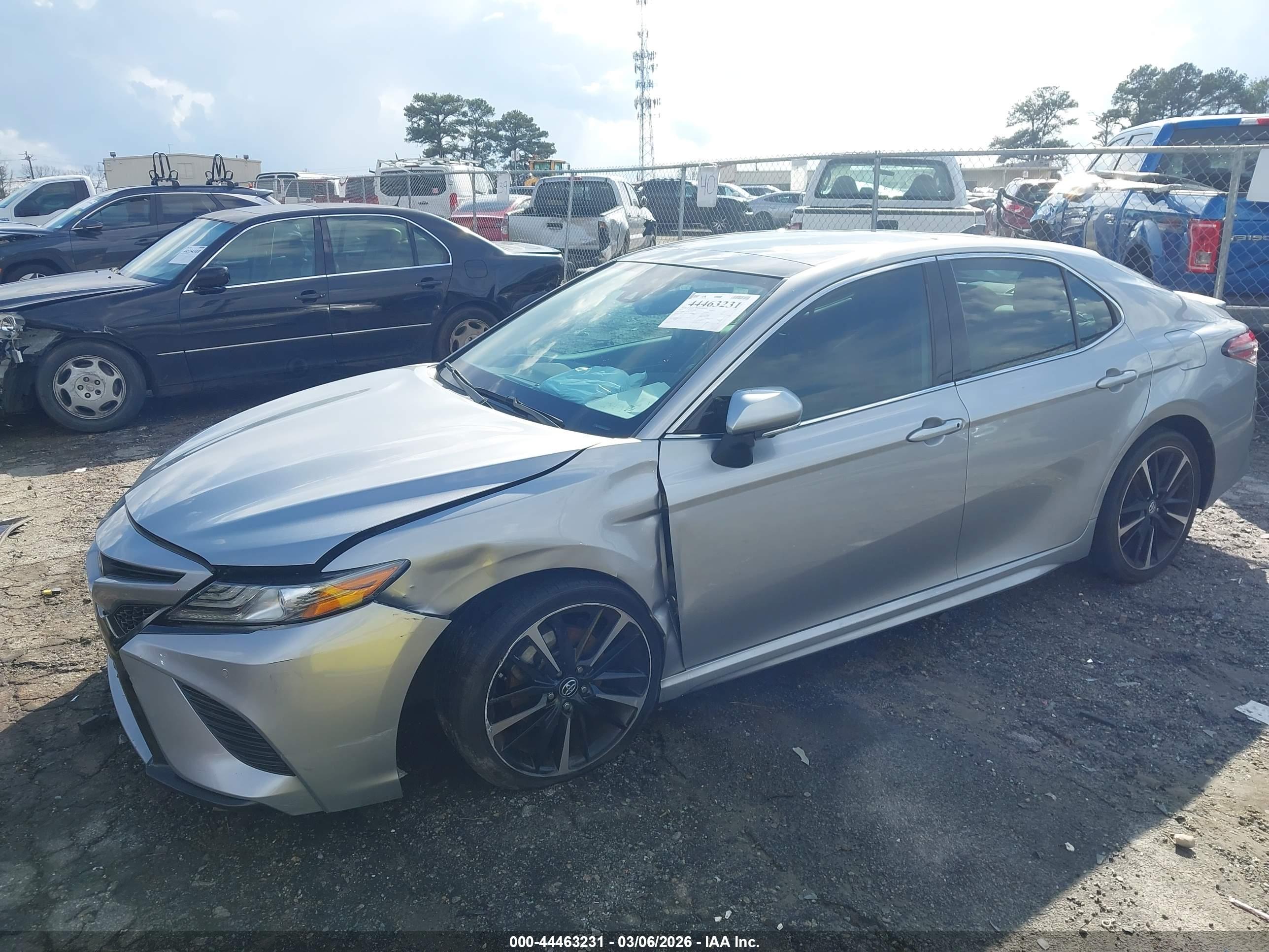 TOYOTA CAMRY image 2
