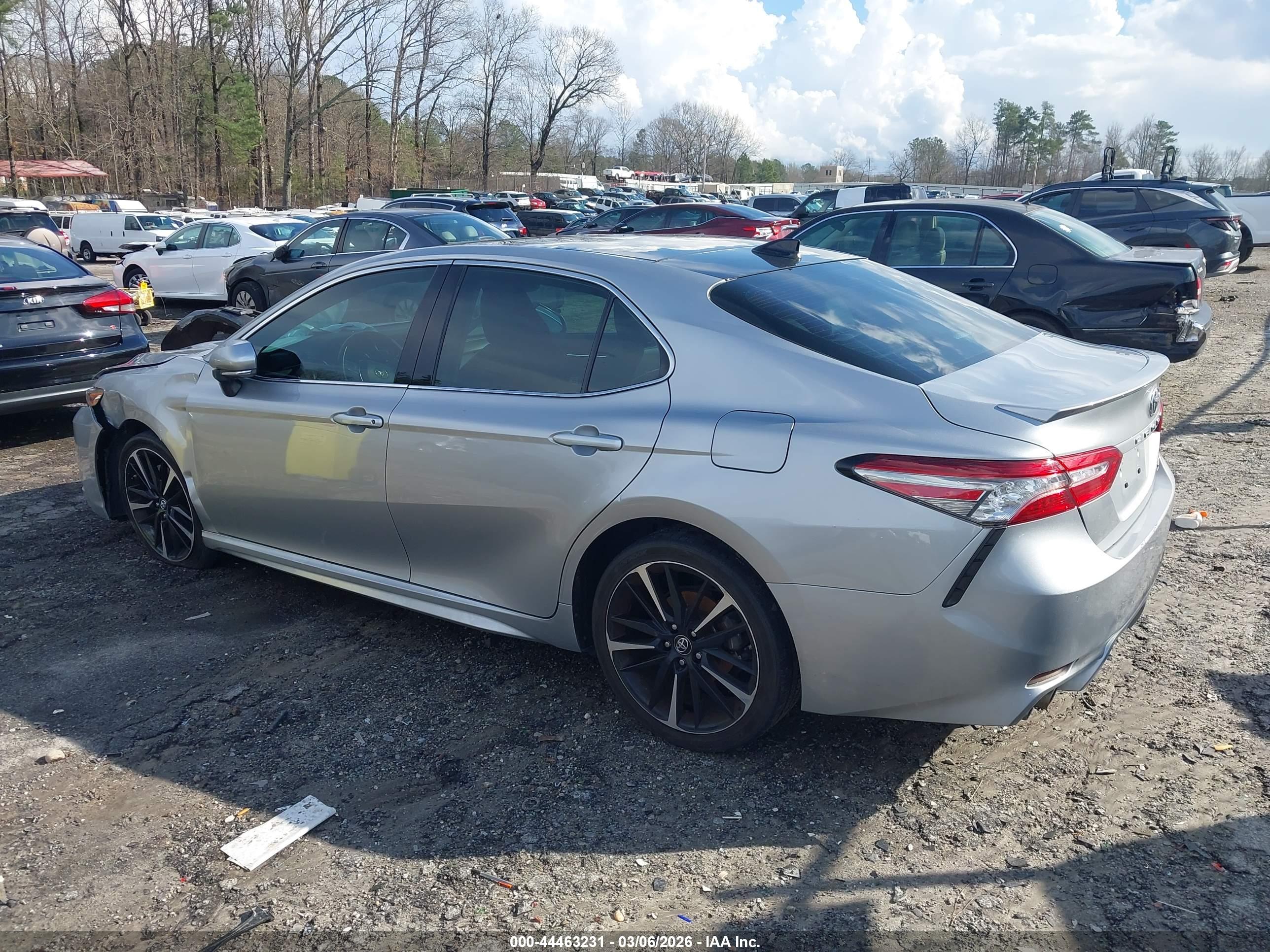 TOYOTA CAMRY image 3